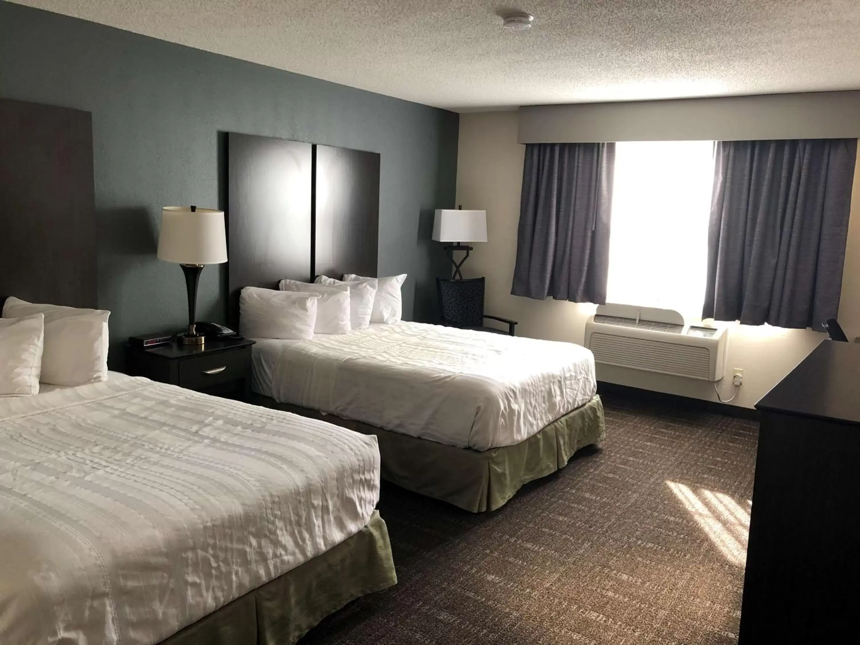 Queen Room with Two Queen Beds - Non-Smoking in Best Western Chester Hotel Queen Room with Two Queen Beds - Non-Smoking in Best Western Chester Hotel