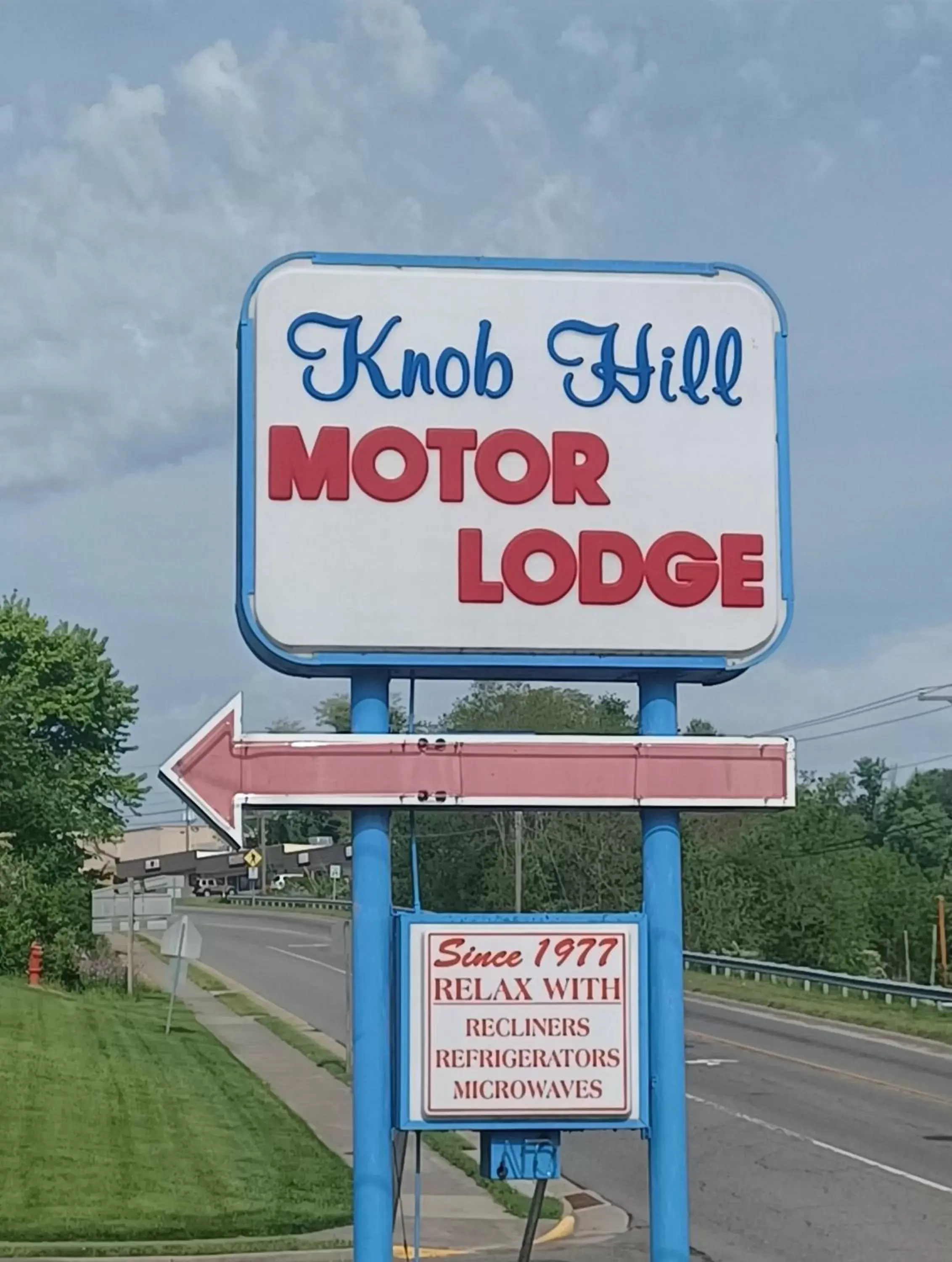 View (from property/room), Property Logo/Sign in Knob Hill Motor Lodge