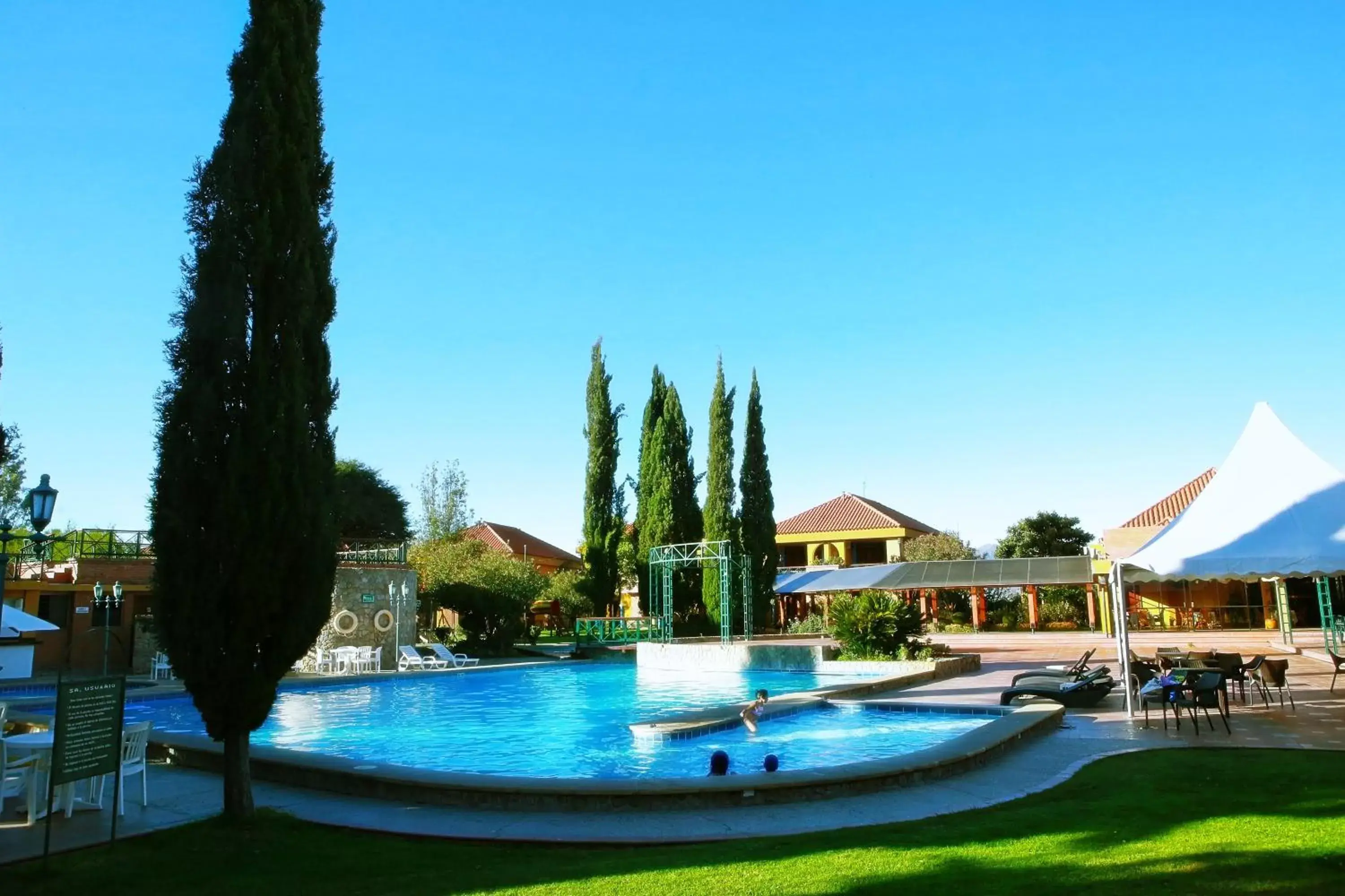 Swimming Pool in Hotel Los Parrales