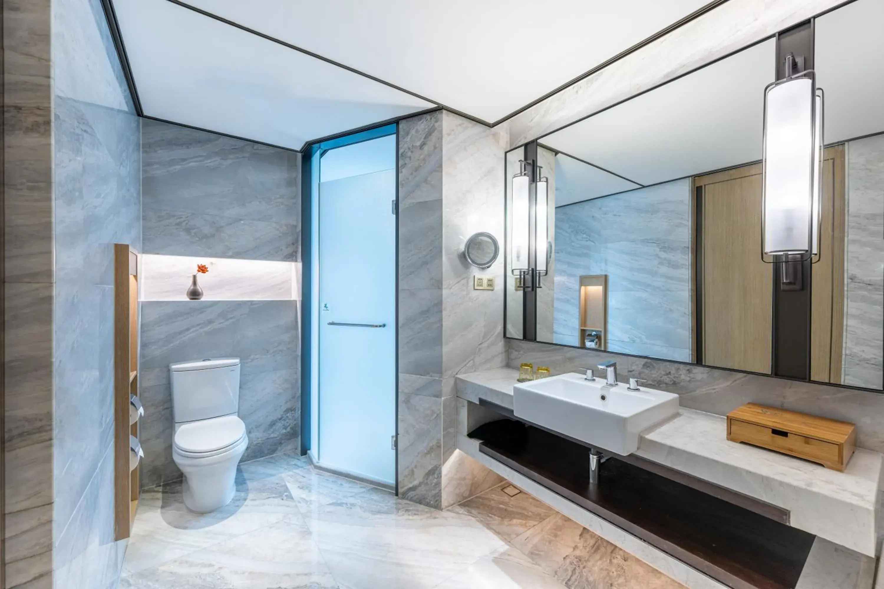 Toilet, Bathroom in Sheraton Grand Hangzhou Binjiang Hotel