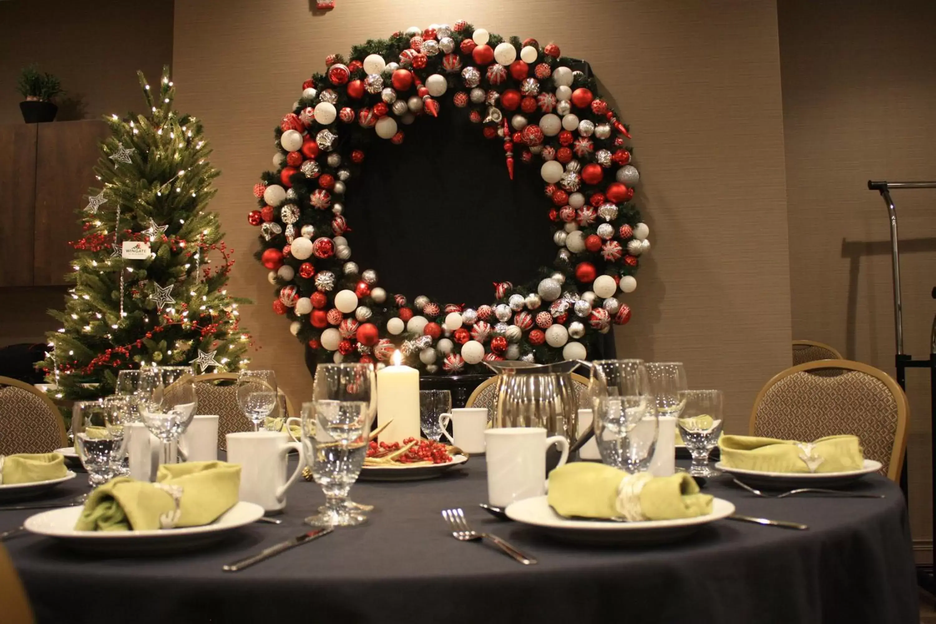 Banquet/Function facilities, Restaurant/Places to Eat in Wingate by Wyndham Calgary Airport