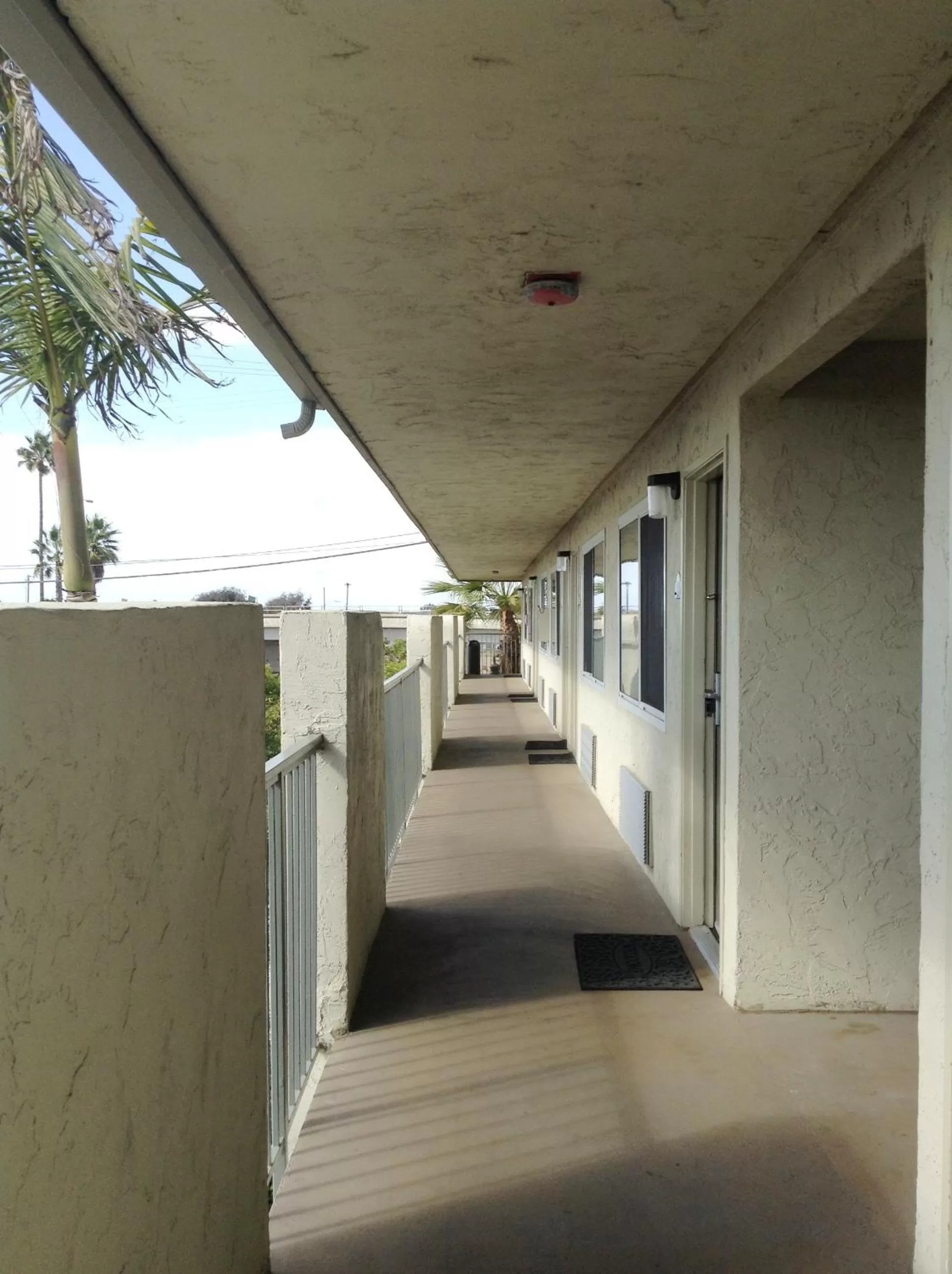 Facade/entrance in Days Inn by Wyndham Oceanside
