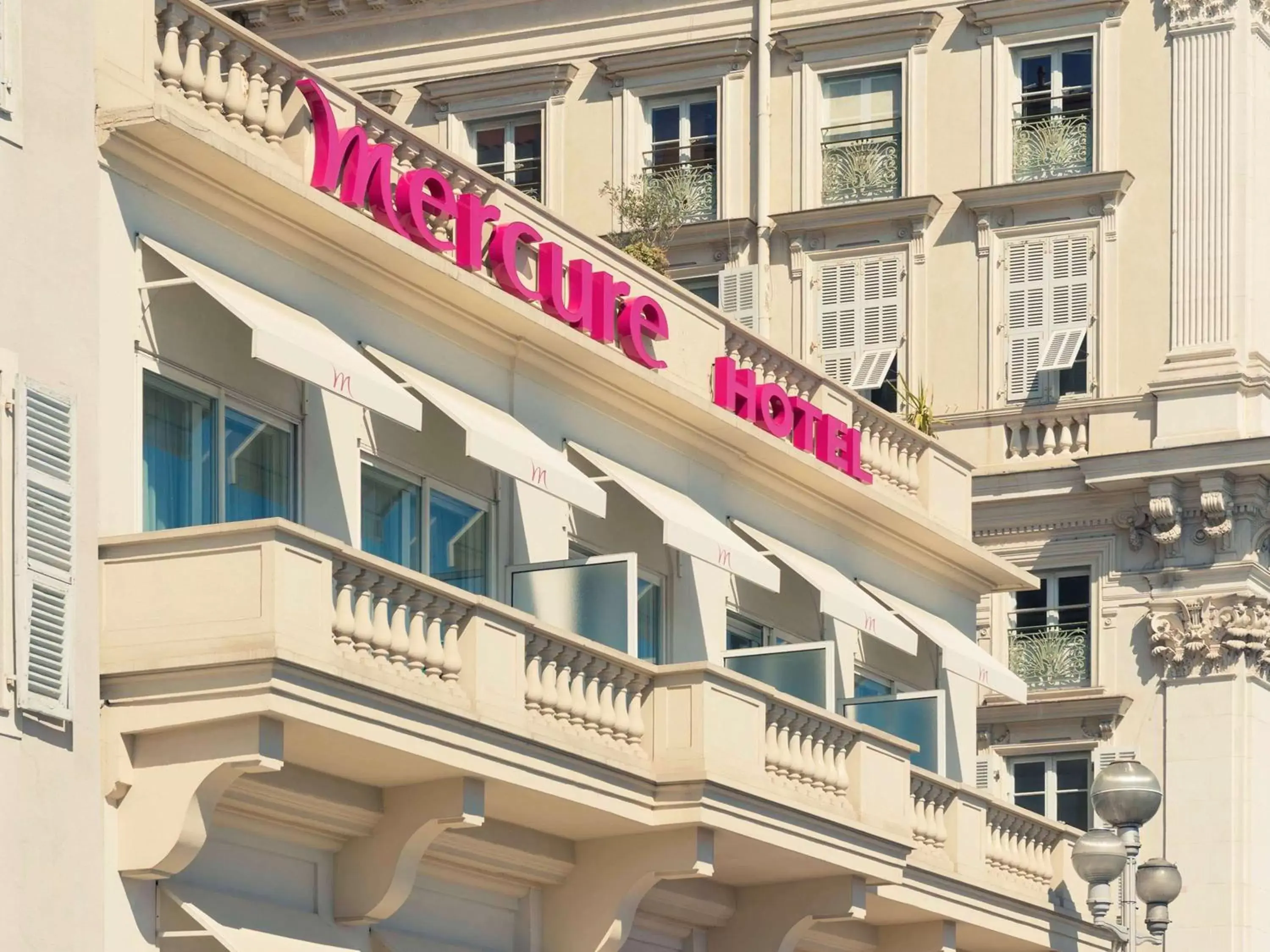 Property Building in Mercure Nice Marché Aux Fleurs