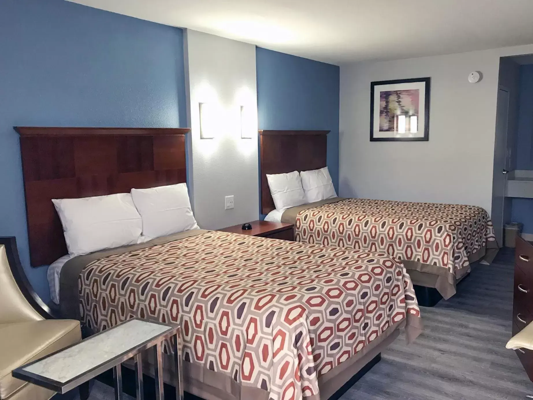 Bed in Americas Best Value Inn - Decatur