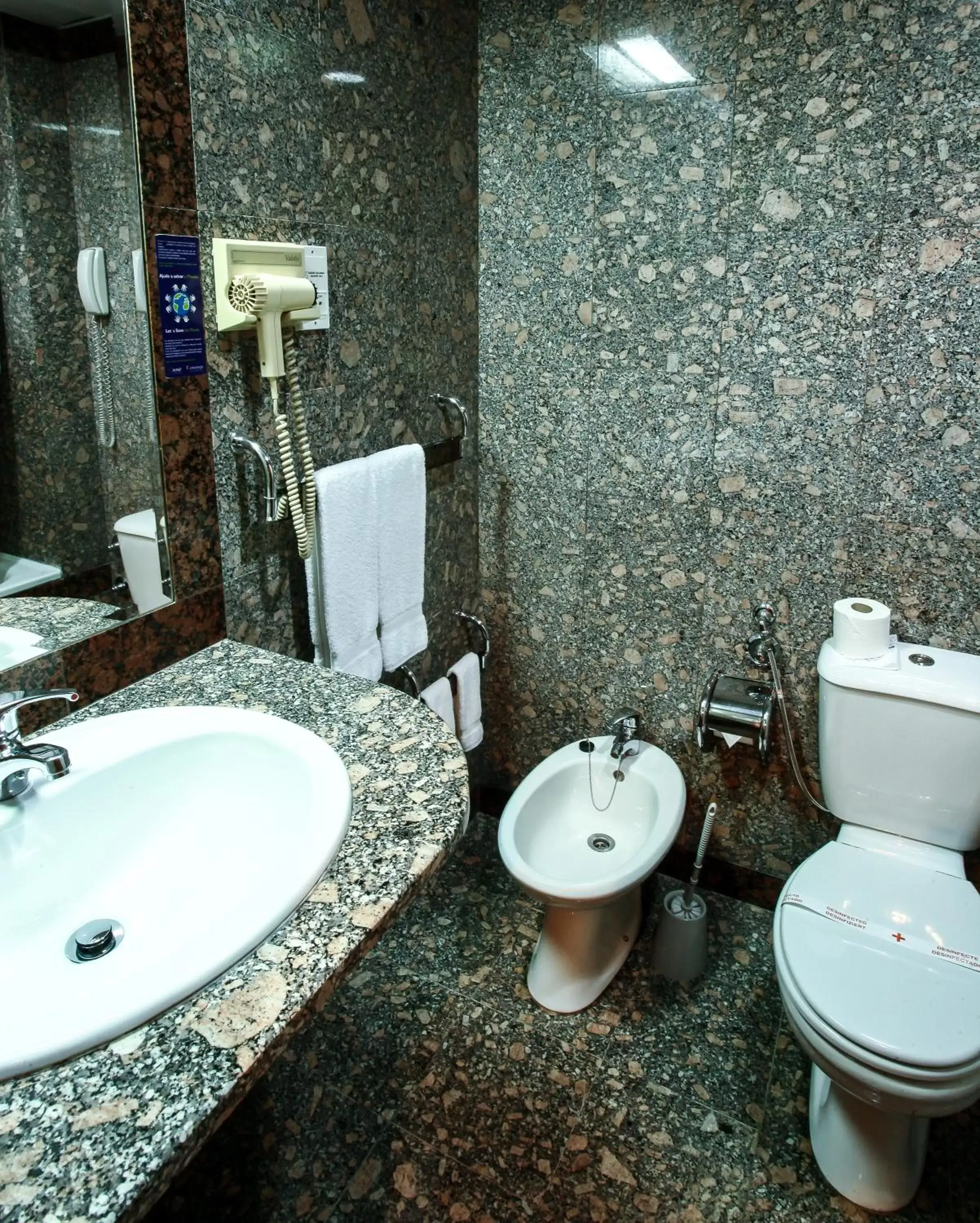 Toilet, Bathroom in Hotel Grao Vasco