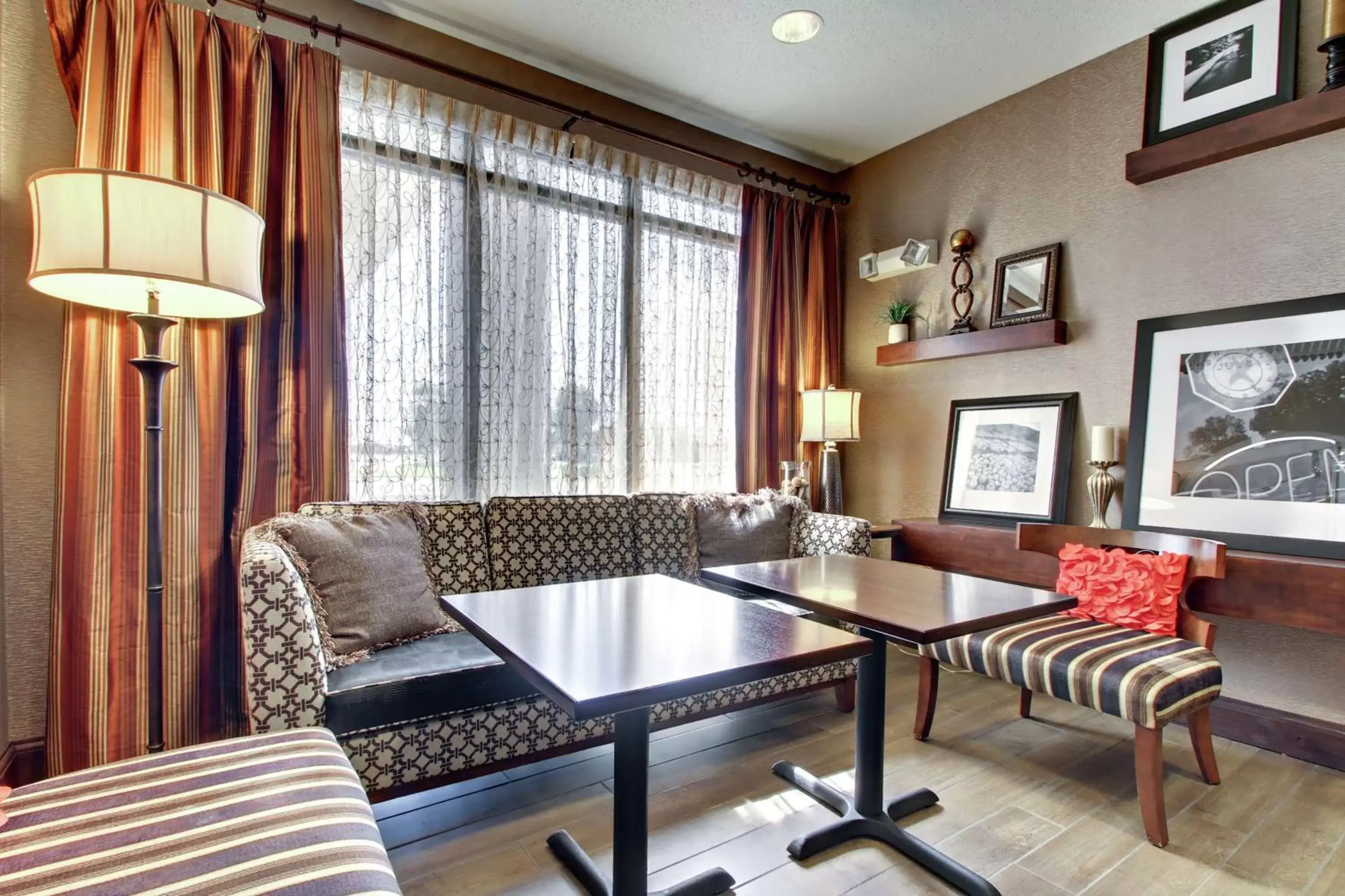 Lobby or reception, Seating Area in Hampton Inn Ottawa - Starved Rock Area