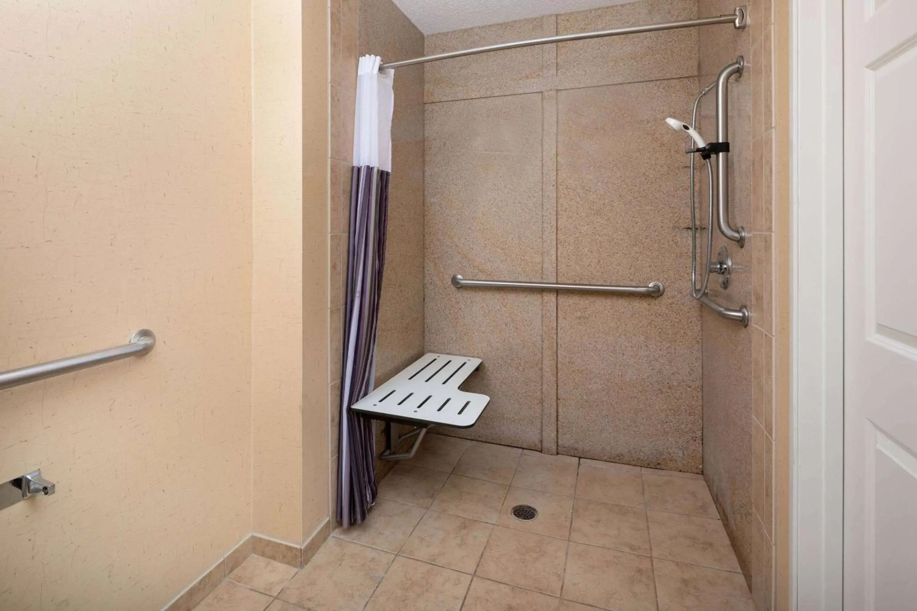 Shower, Bathroom in La Quinta by Wyndham Warner Robins - Robins AFB