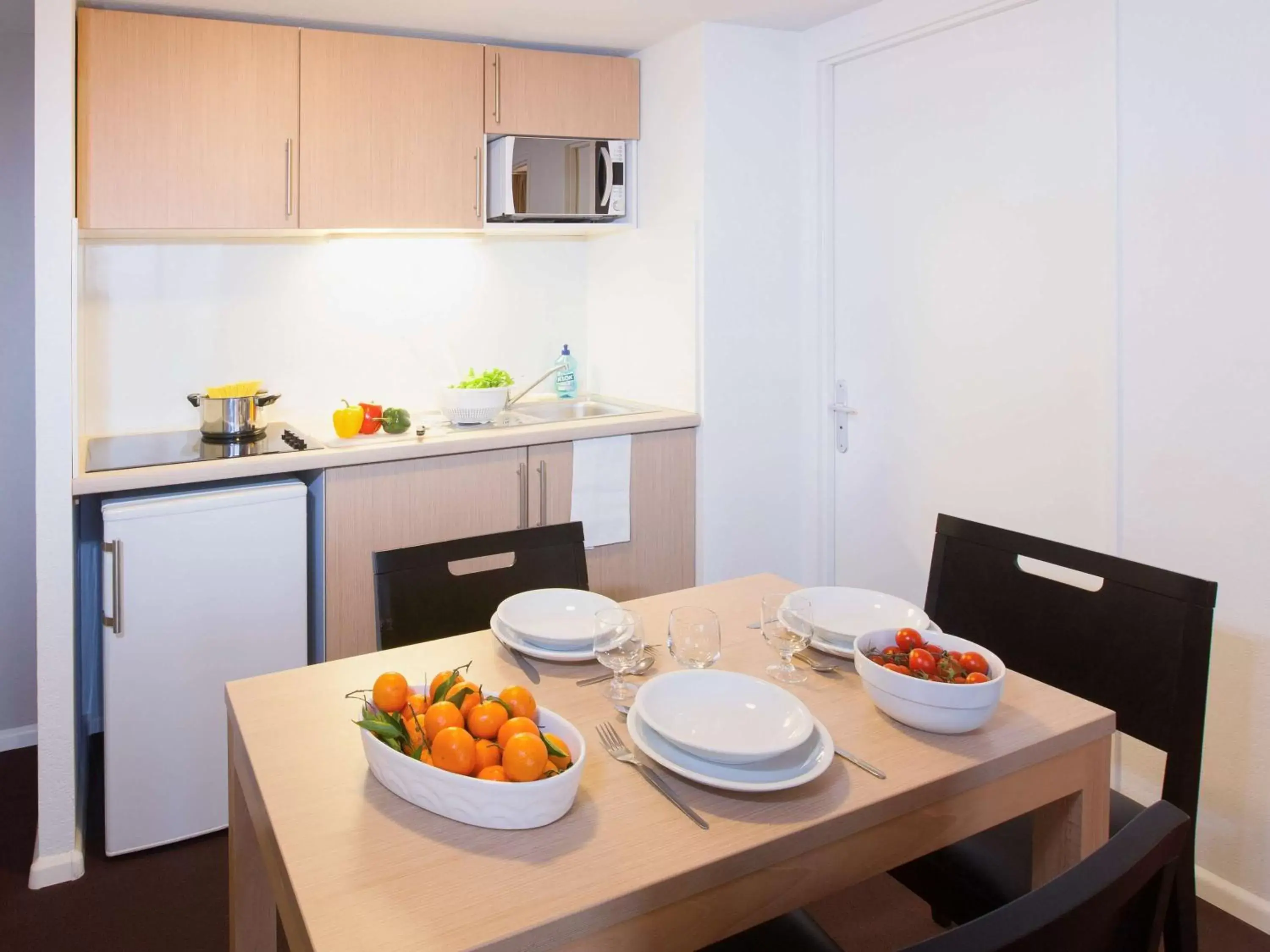 Photo of the whole room, Dining Area in Aparthotel Adagio Access Saint Louis Bâle