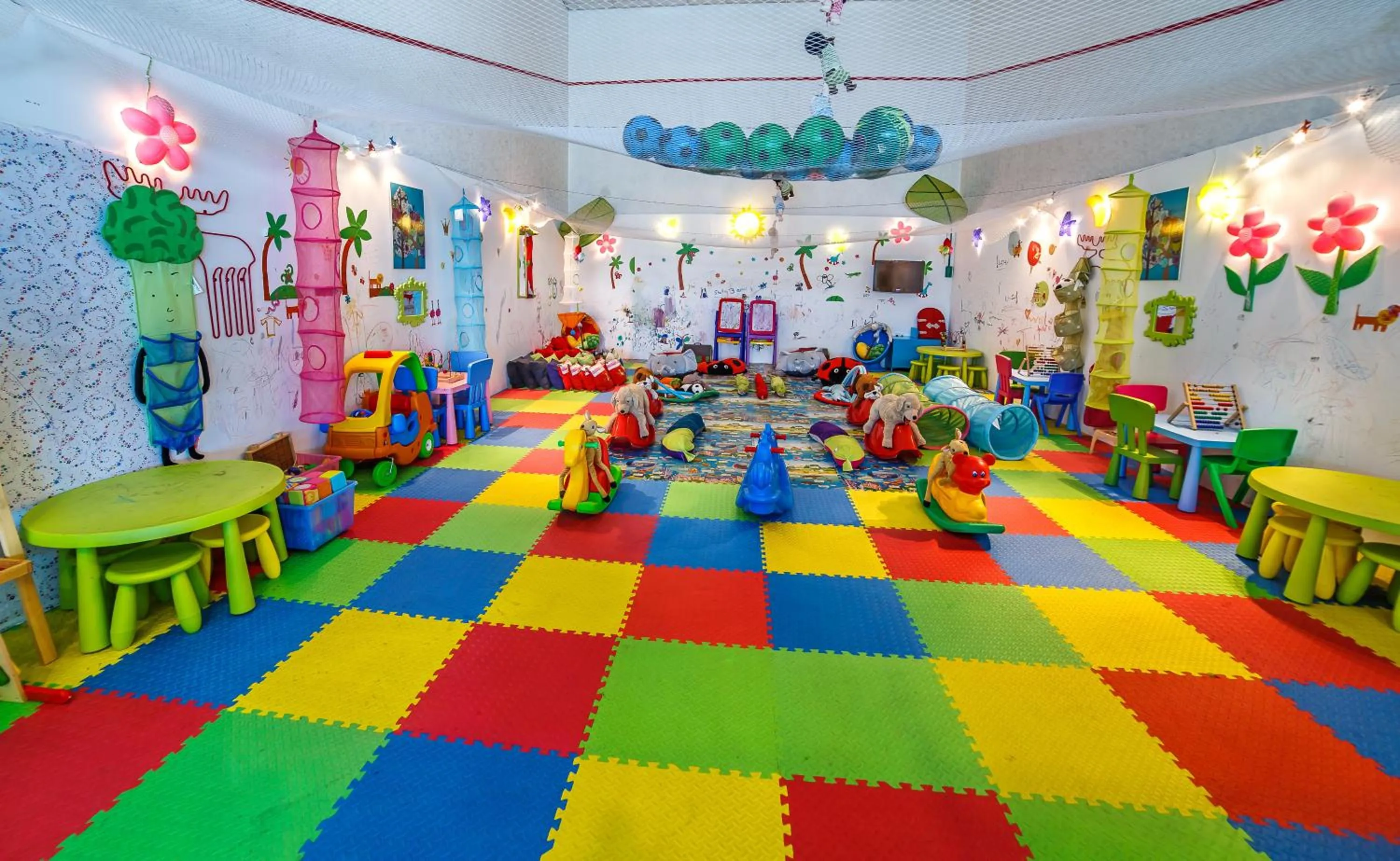 Kids's club in Danat Jebel Dhanna Resort