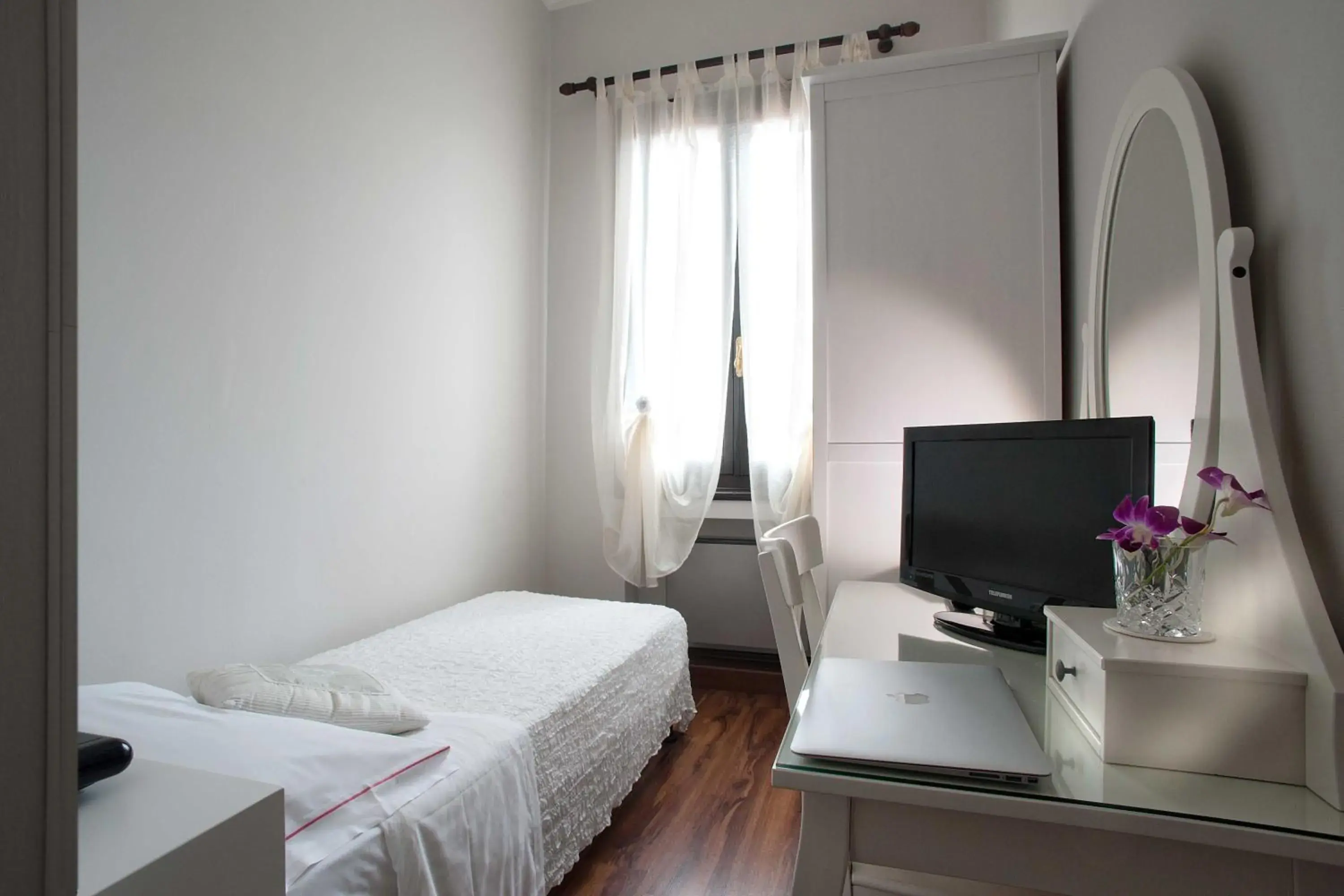 Bed, TV/Entertainment Center in Hotel Al Castello