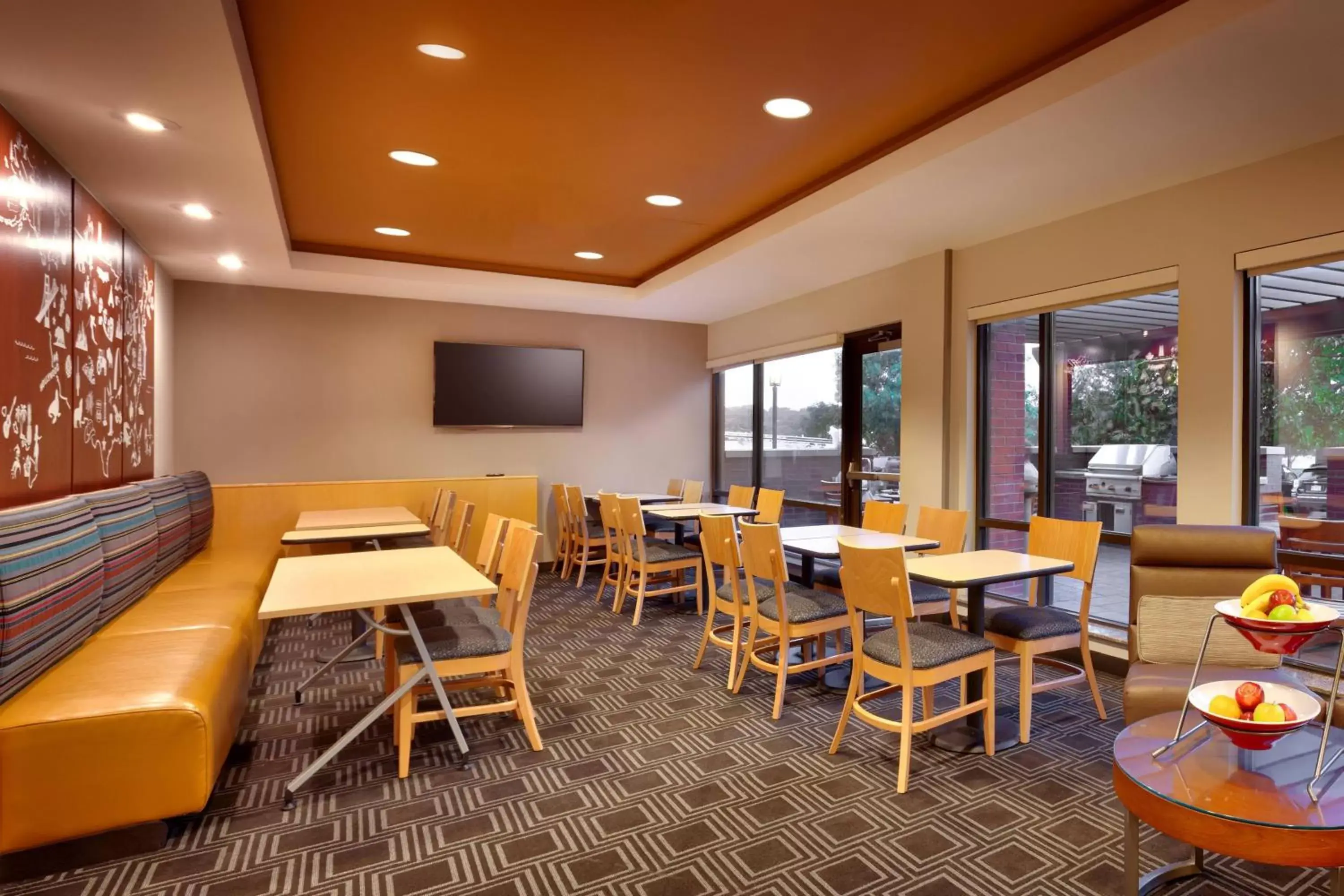 Breakfast, Restaurant/Places to Eat in TownePlace Suites Omaha West