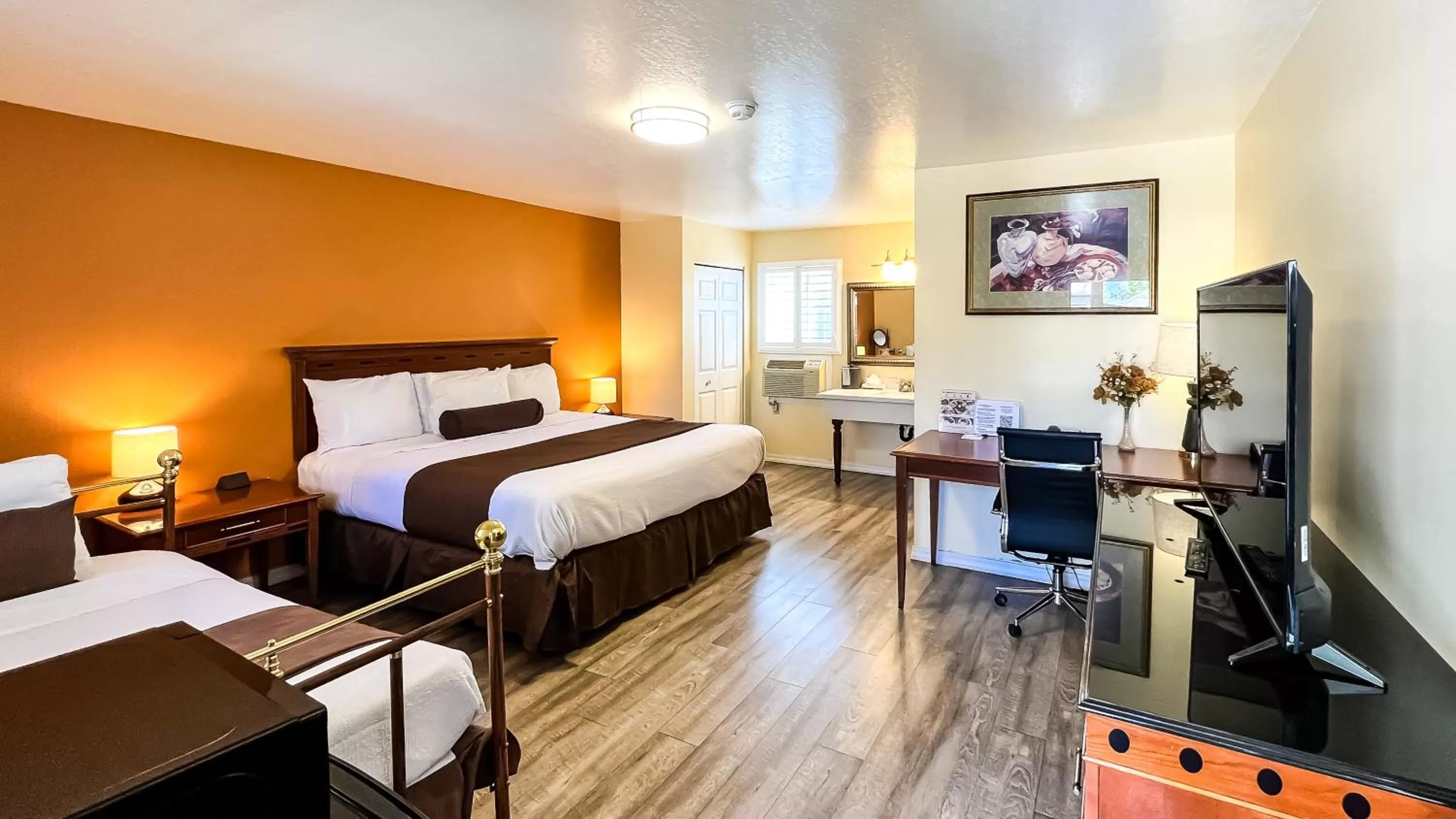 View (from property/room), Bed in The Old West Inn