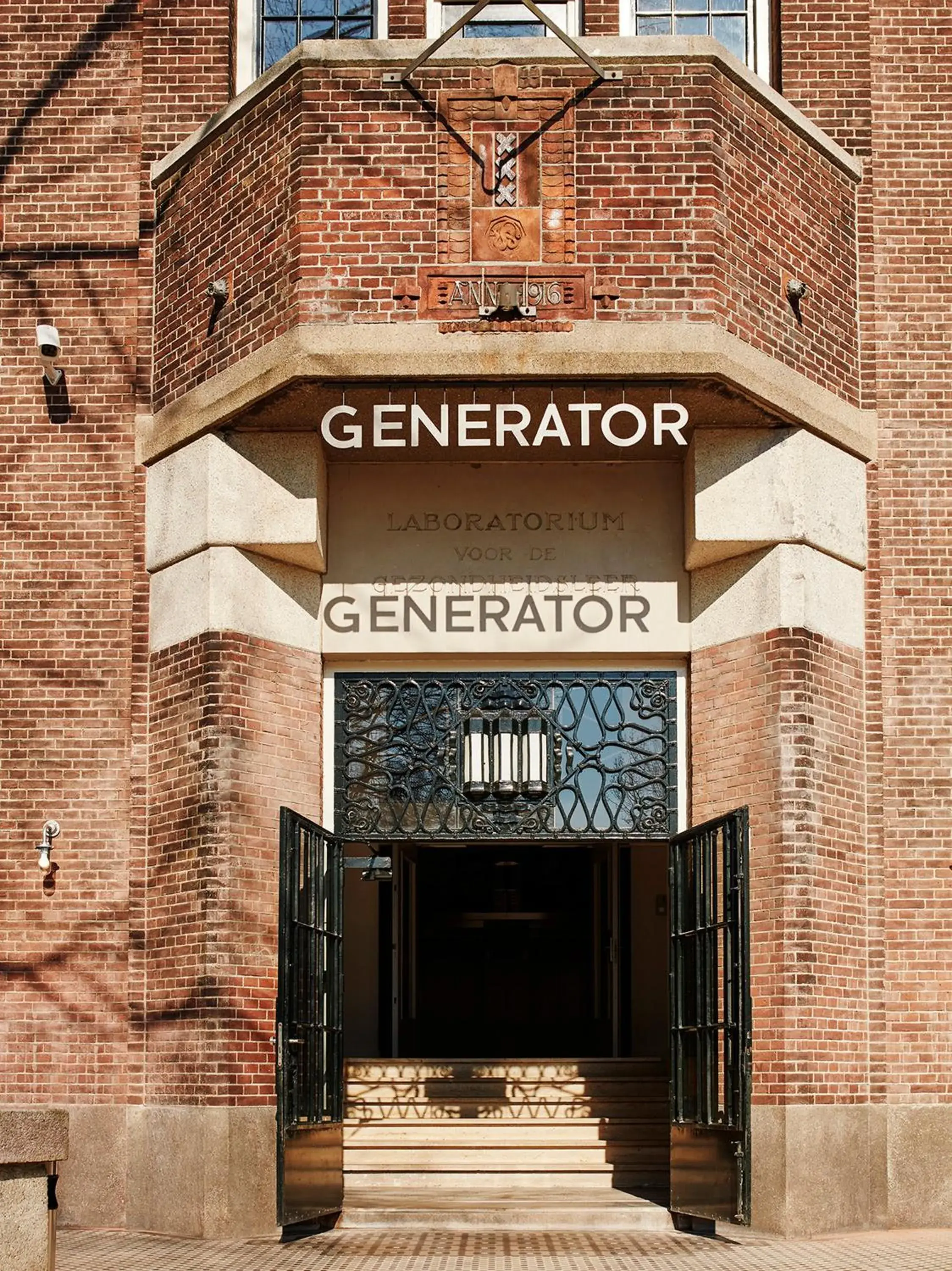 Facade/entrance in Generator Amsterdam