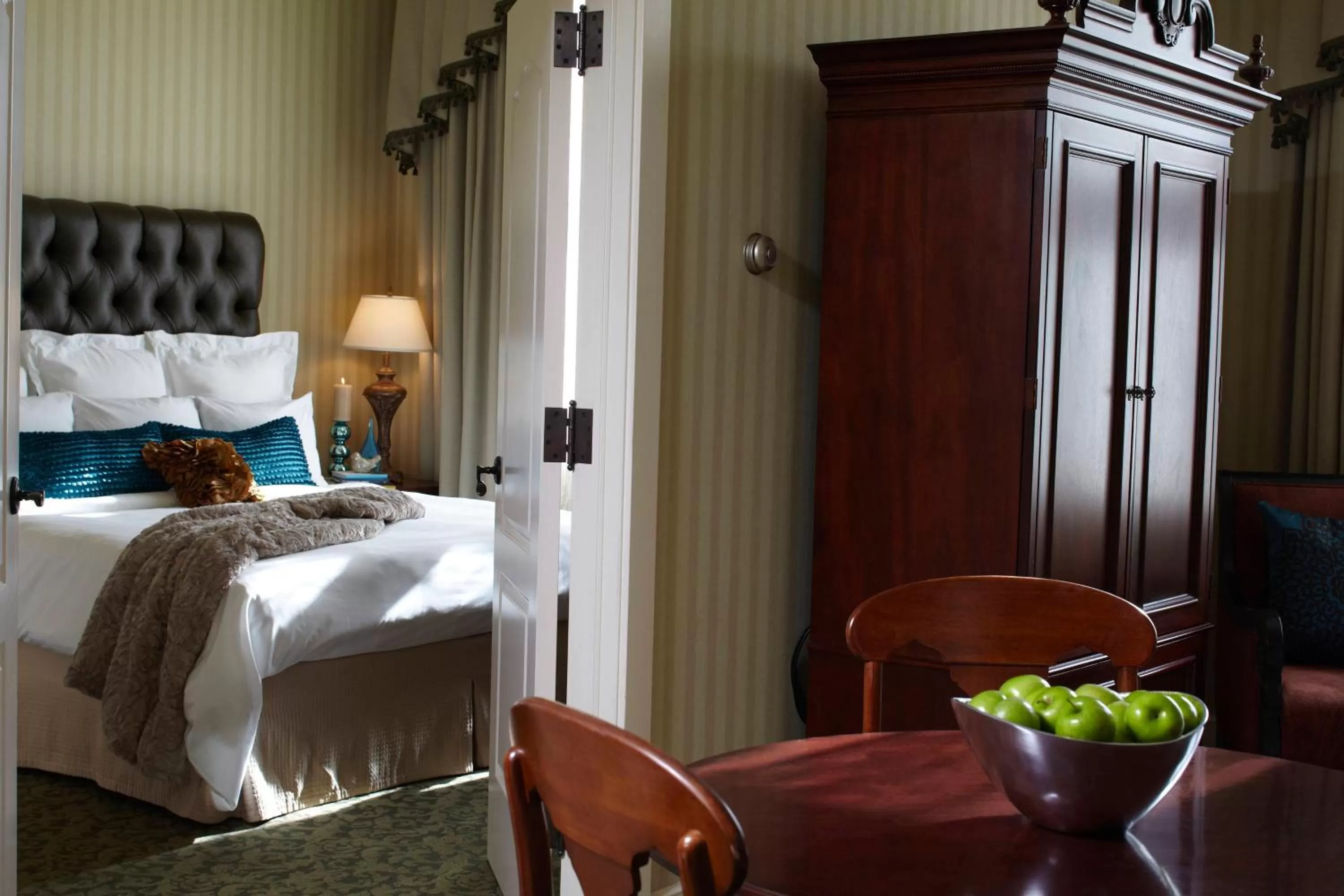 Photo of the whole room, Bed in Renaissance Minneapolis Hotel, The Depot