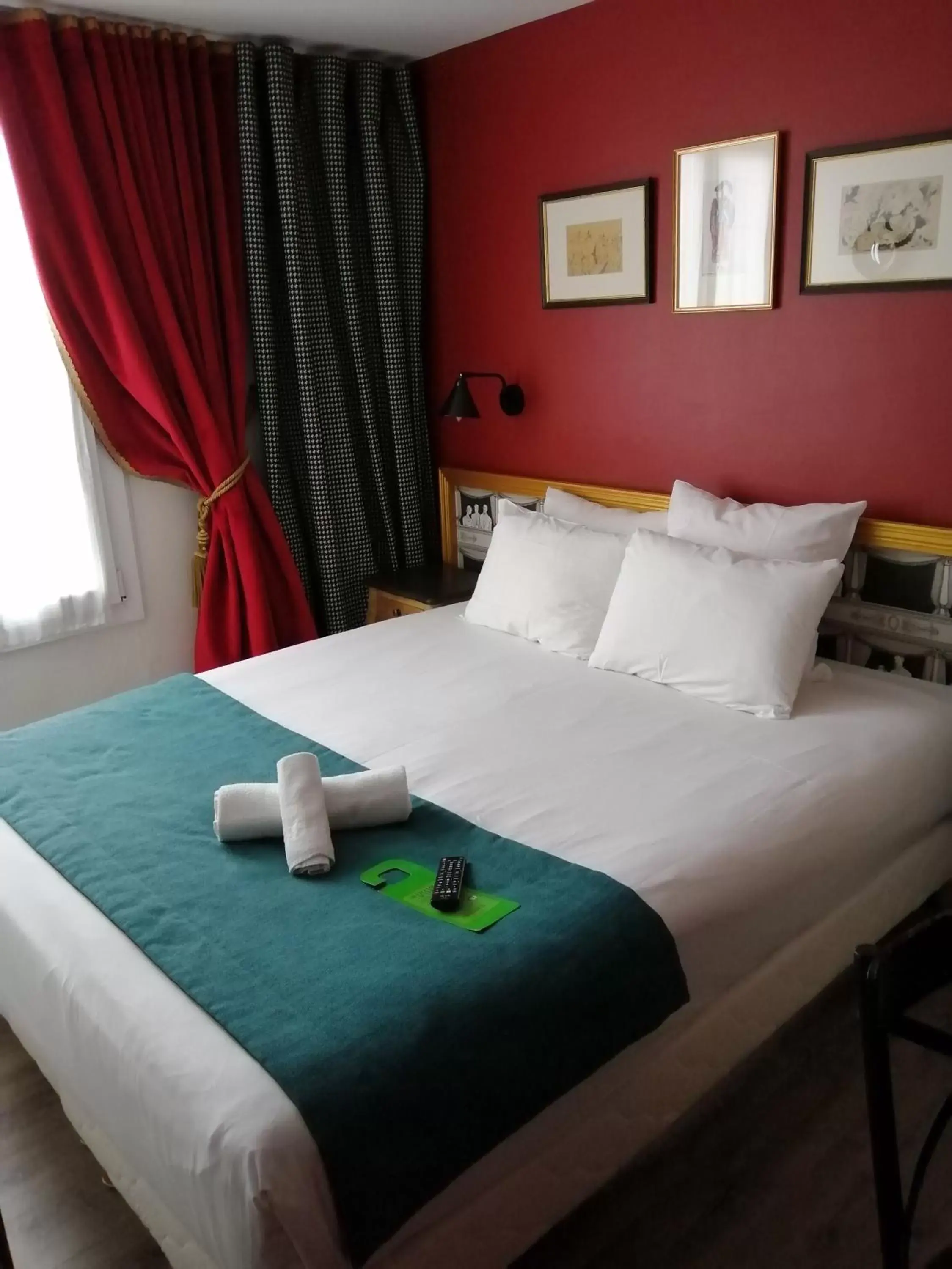 Bedroom, Bed in Hotel Sacha