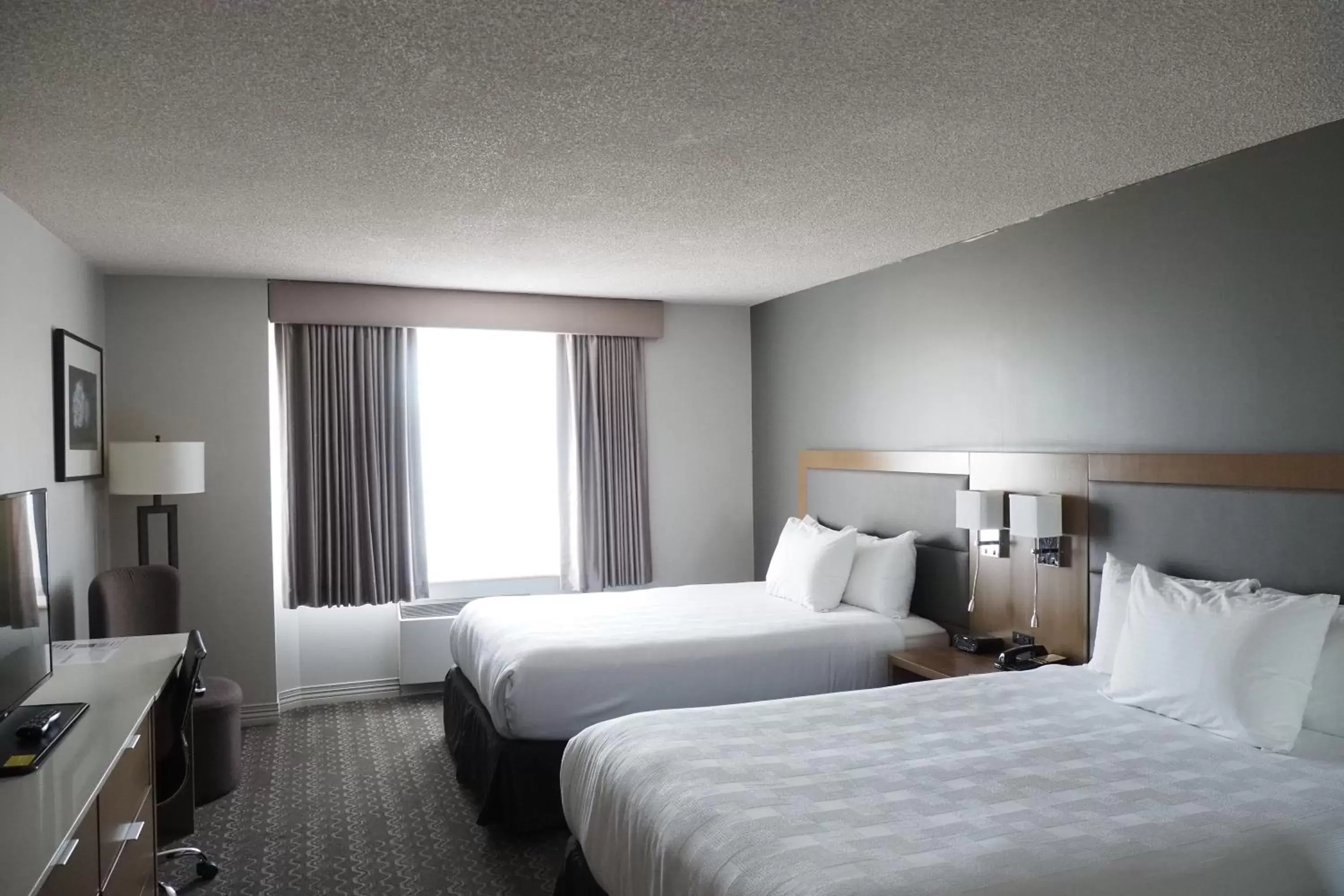 Bed in Best Western Plus Vancouver Airport Hotel