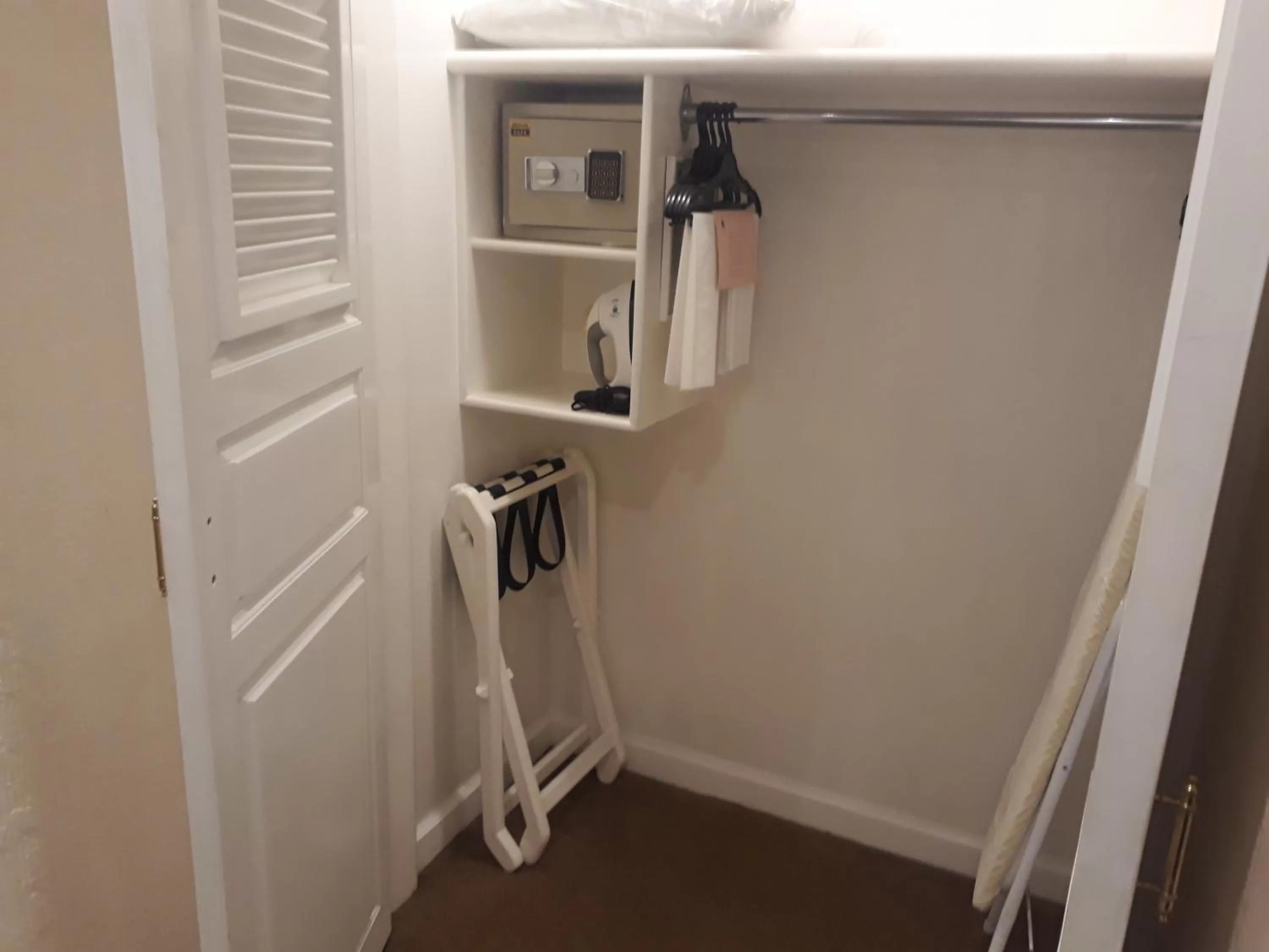 Area and facilities in Country Plaza