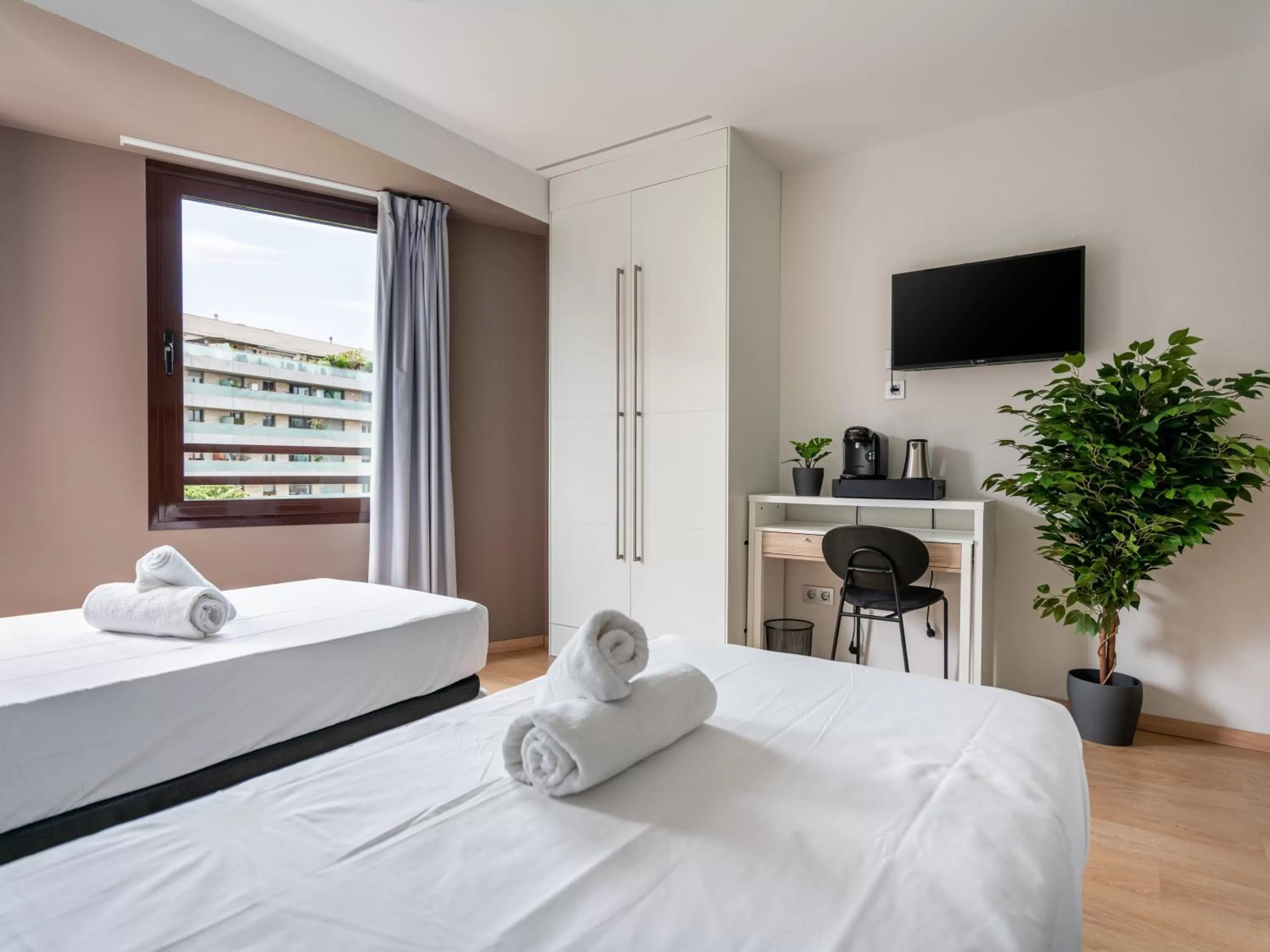 Bed in Limehome Barcelona Carrer de Fontcoberta - Digital Access