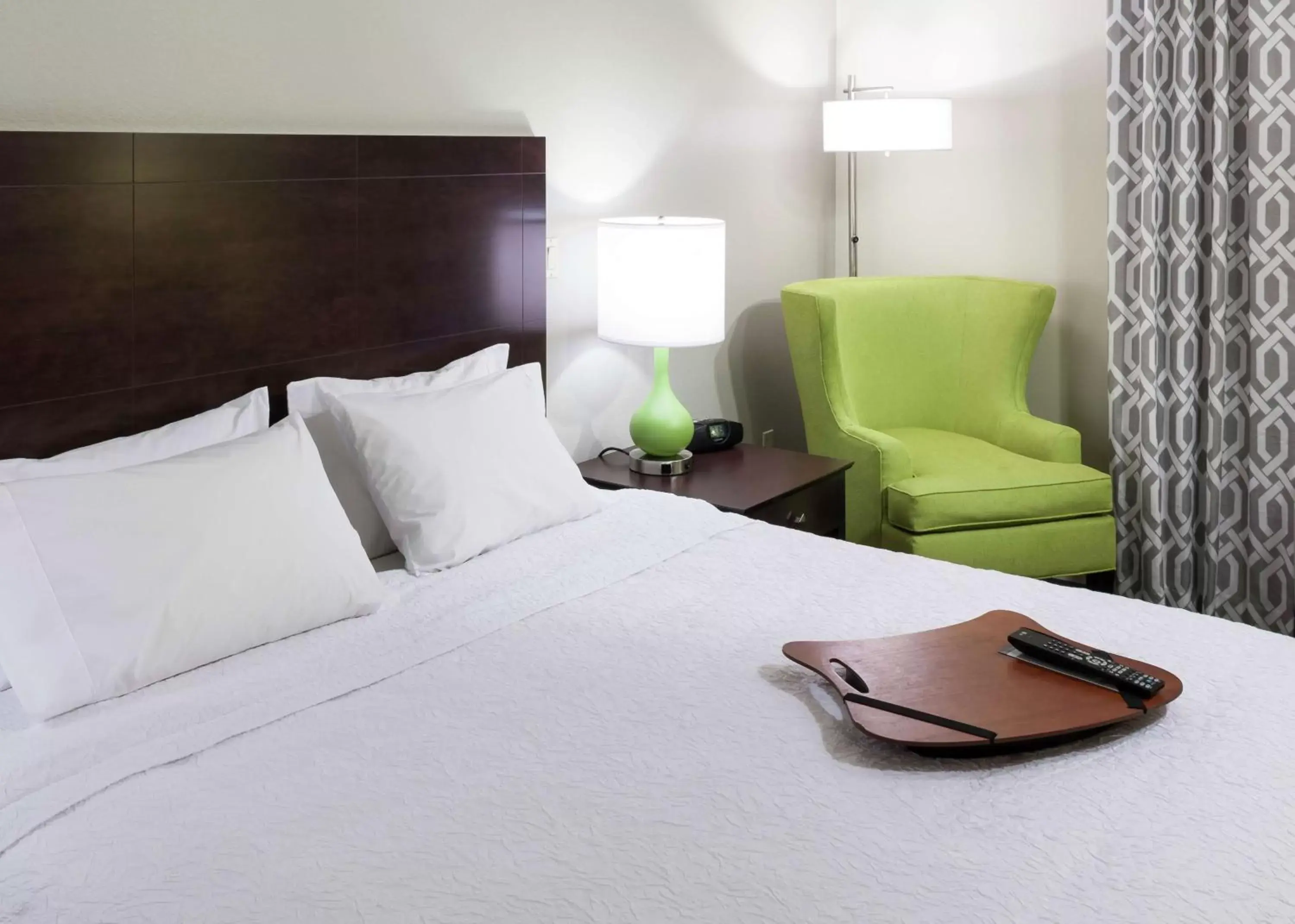 Bed in Hampton Inn & Suites Phoenix North/Happy Valley