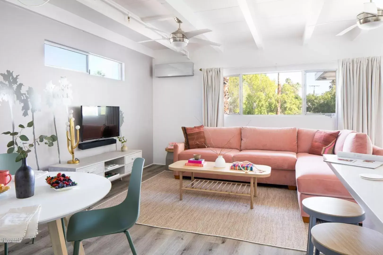 Living room, Seating Area in The Wesley Palm Springs