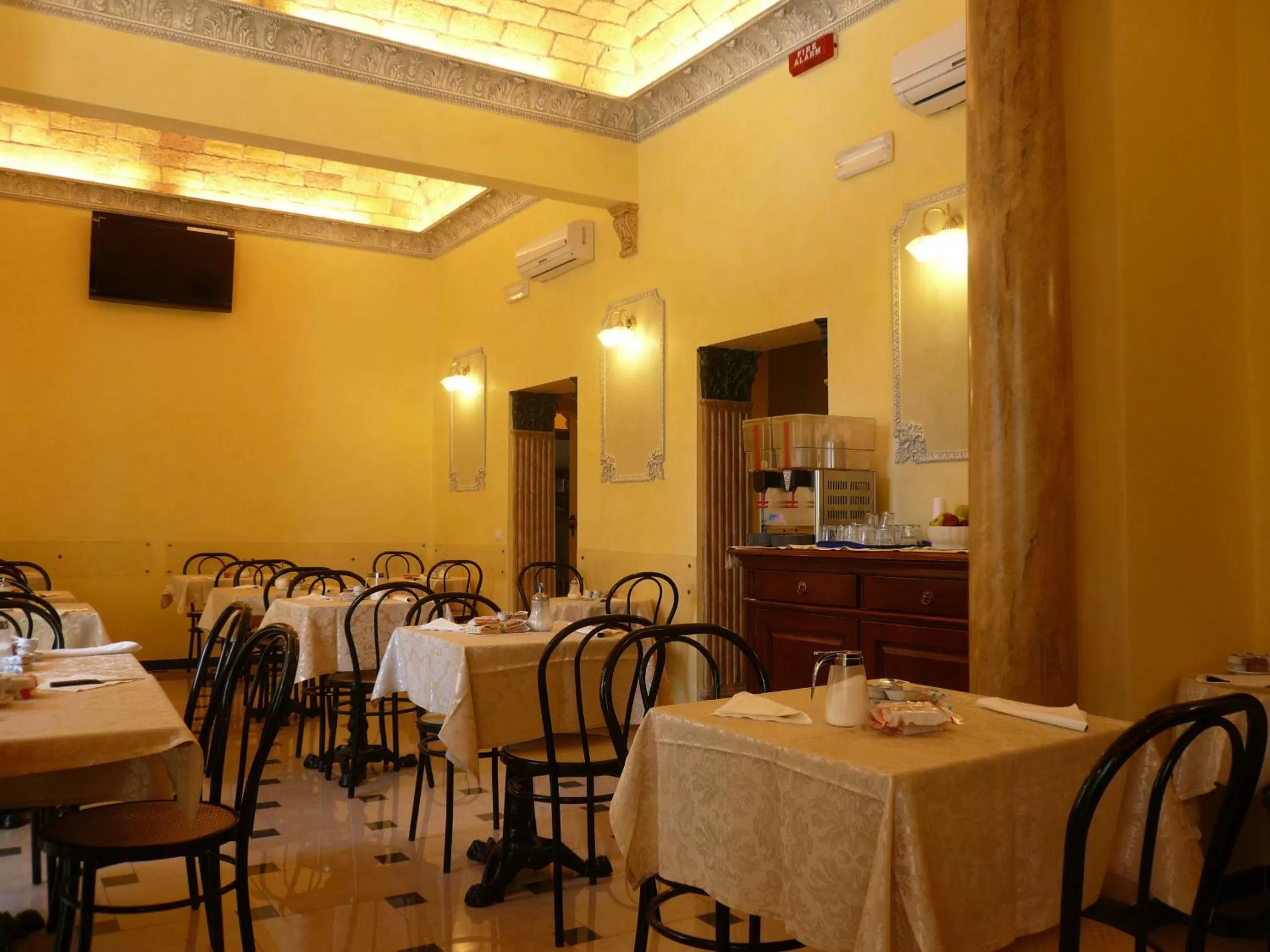 Restaurant/places to eat in Cambridge Hotel