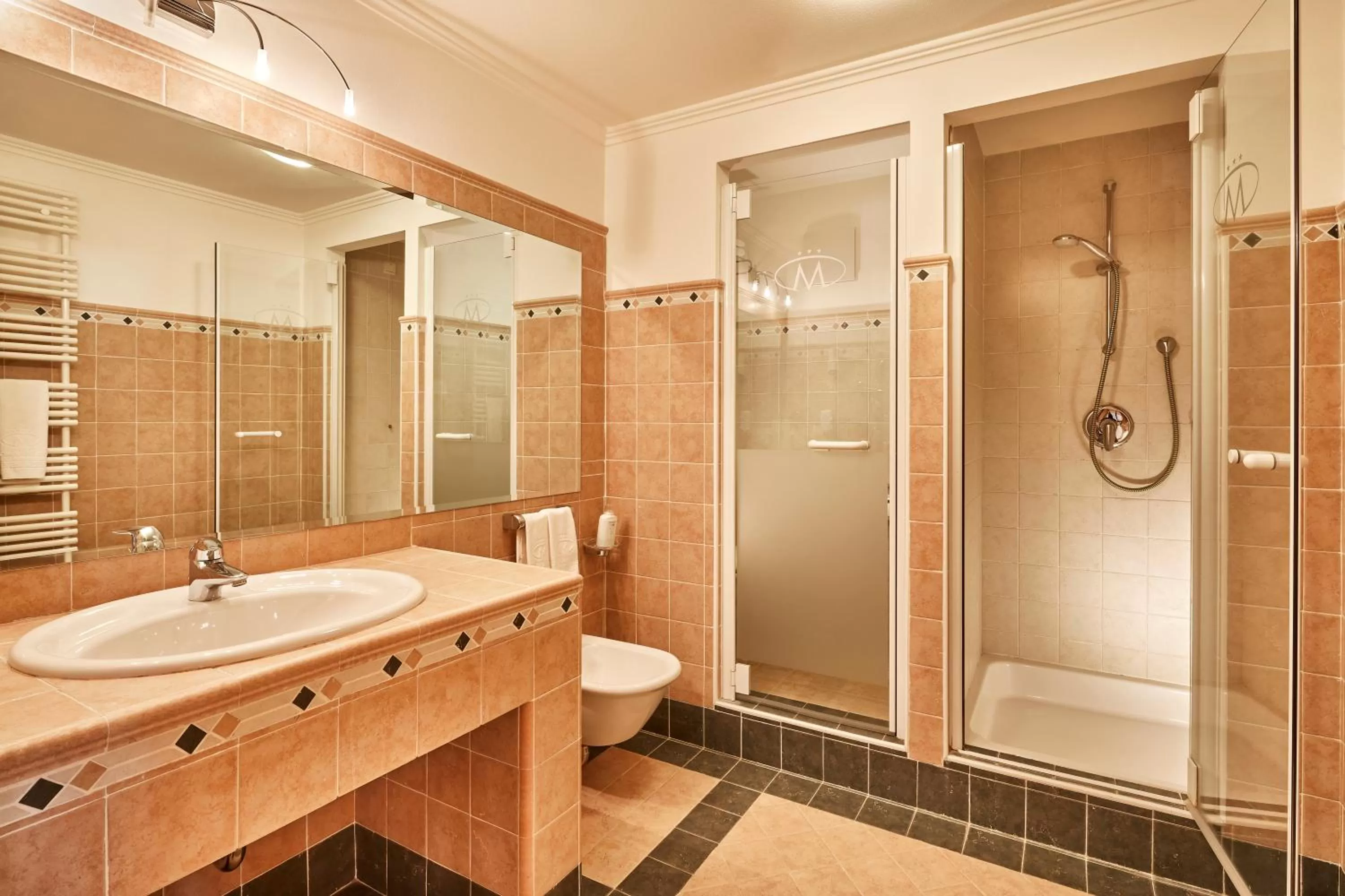 Shower in Hotel Marmolada