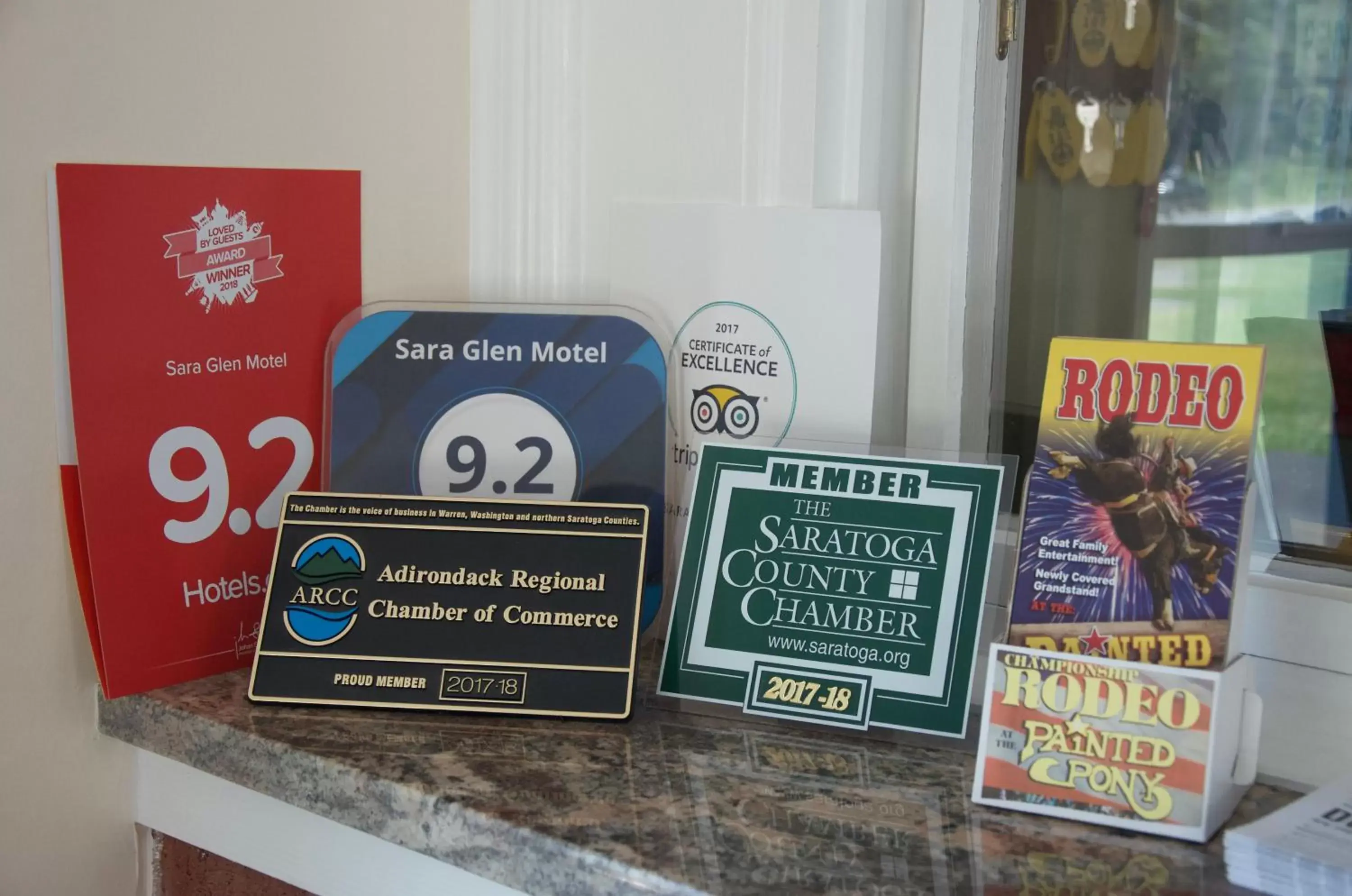 Logo/Certificate/Sign in Sara Glen Motel - Saratoga Springs-Glens Falls