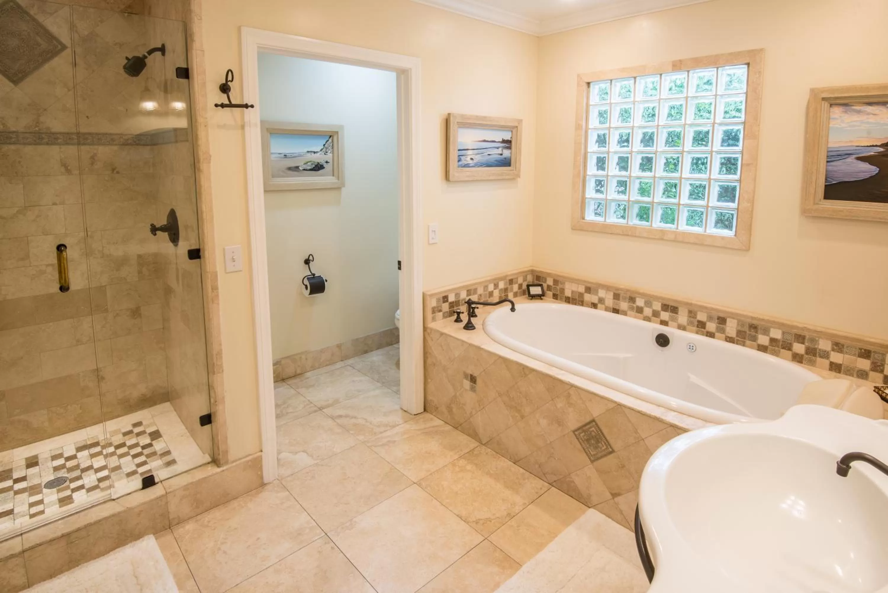 Shower in Harbor House Inn