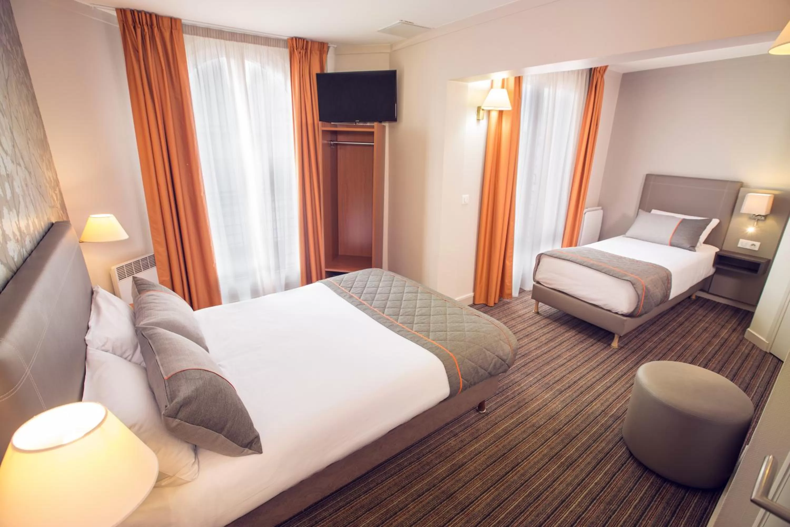 Bed in Timhotel Tour Eiffel