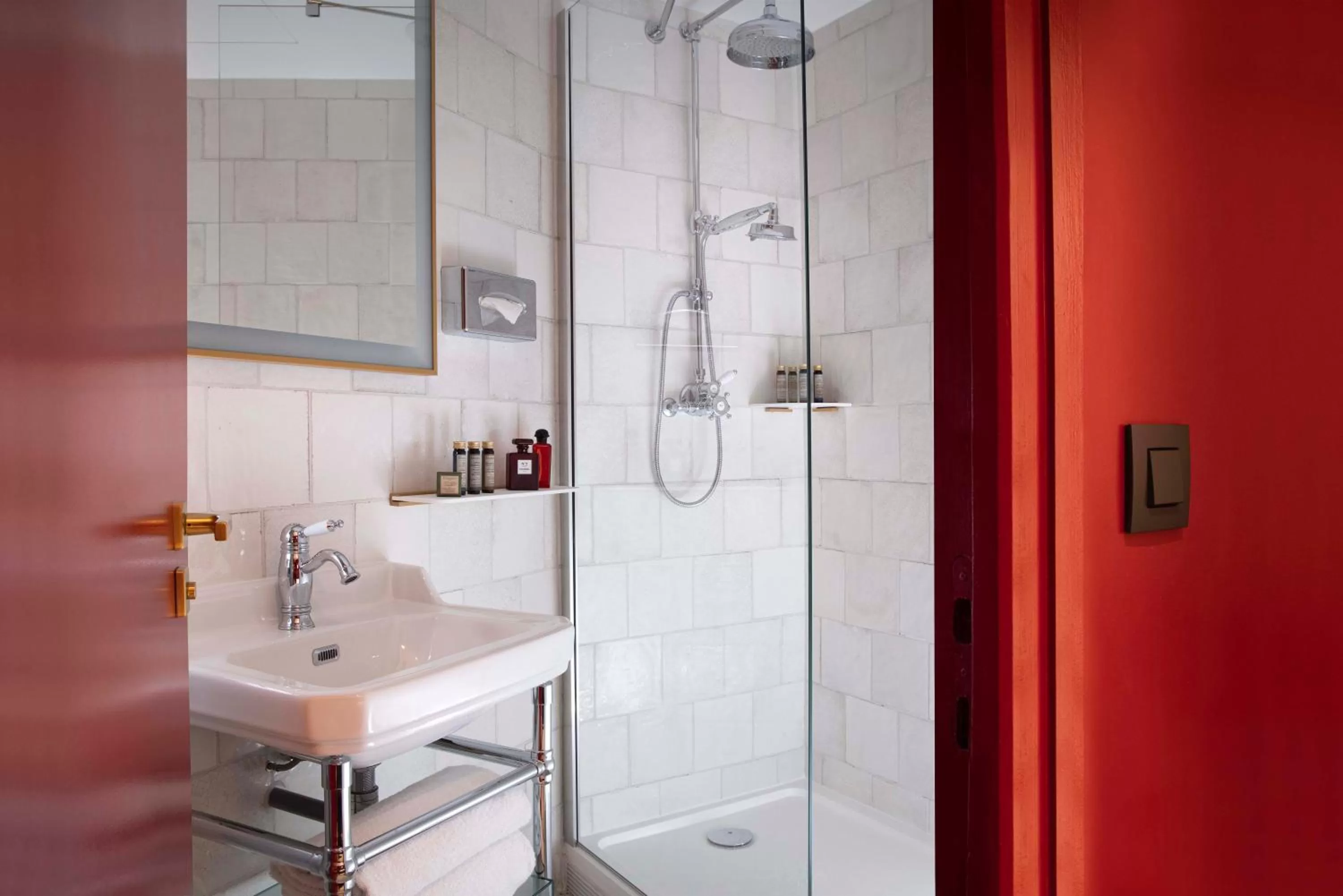 Bathroom in Les Jardins Du Luxembourg