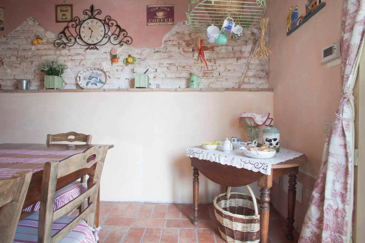 Restaurant/Places to Eat in Rosalimone BeB