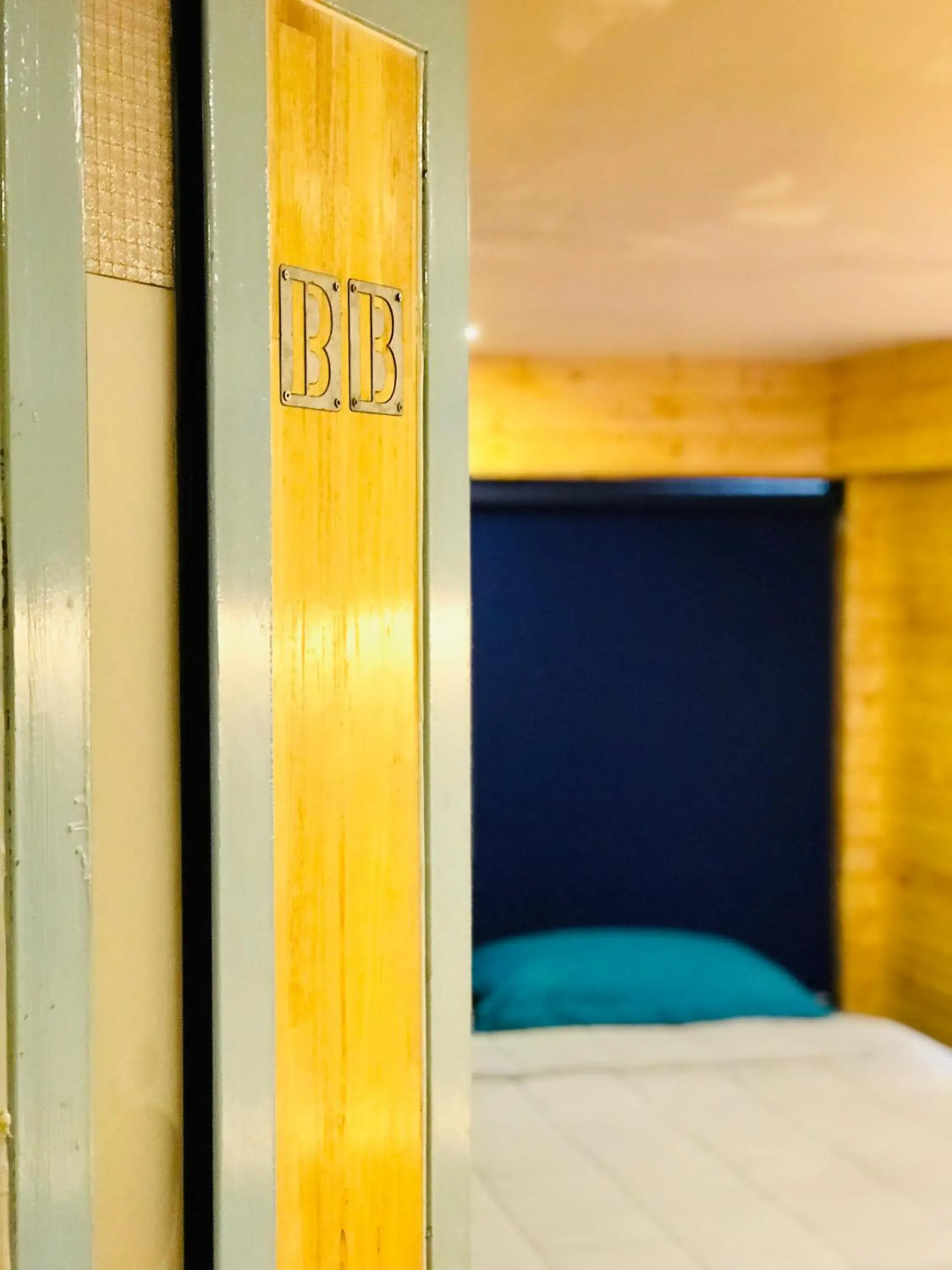 bunk bed in Blu Cabin Poshtel