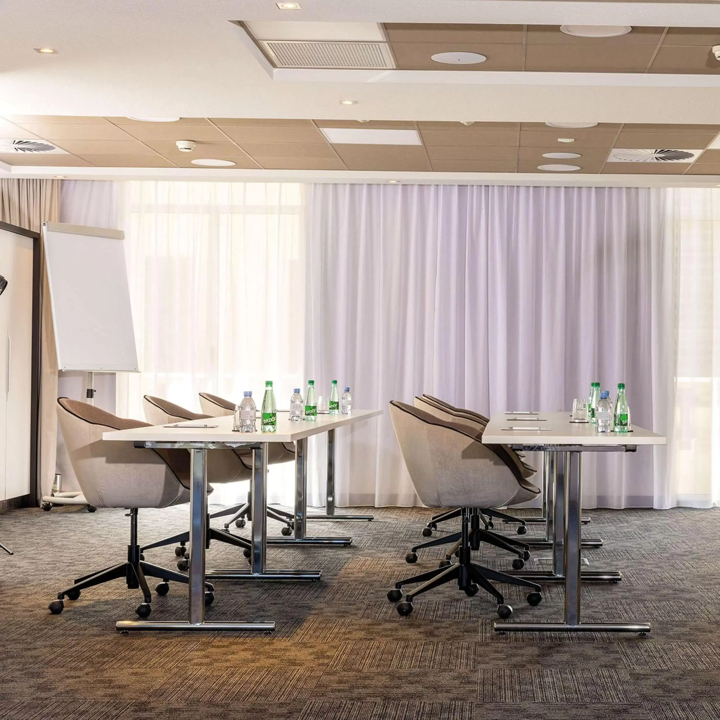 Meeting/conference room, Restaurant/Places to Eat in Hilton Garden Inn Tours Centre, France