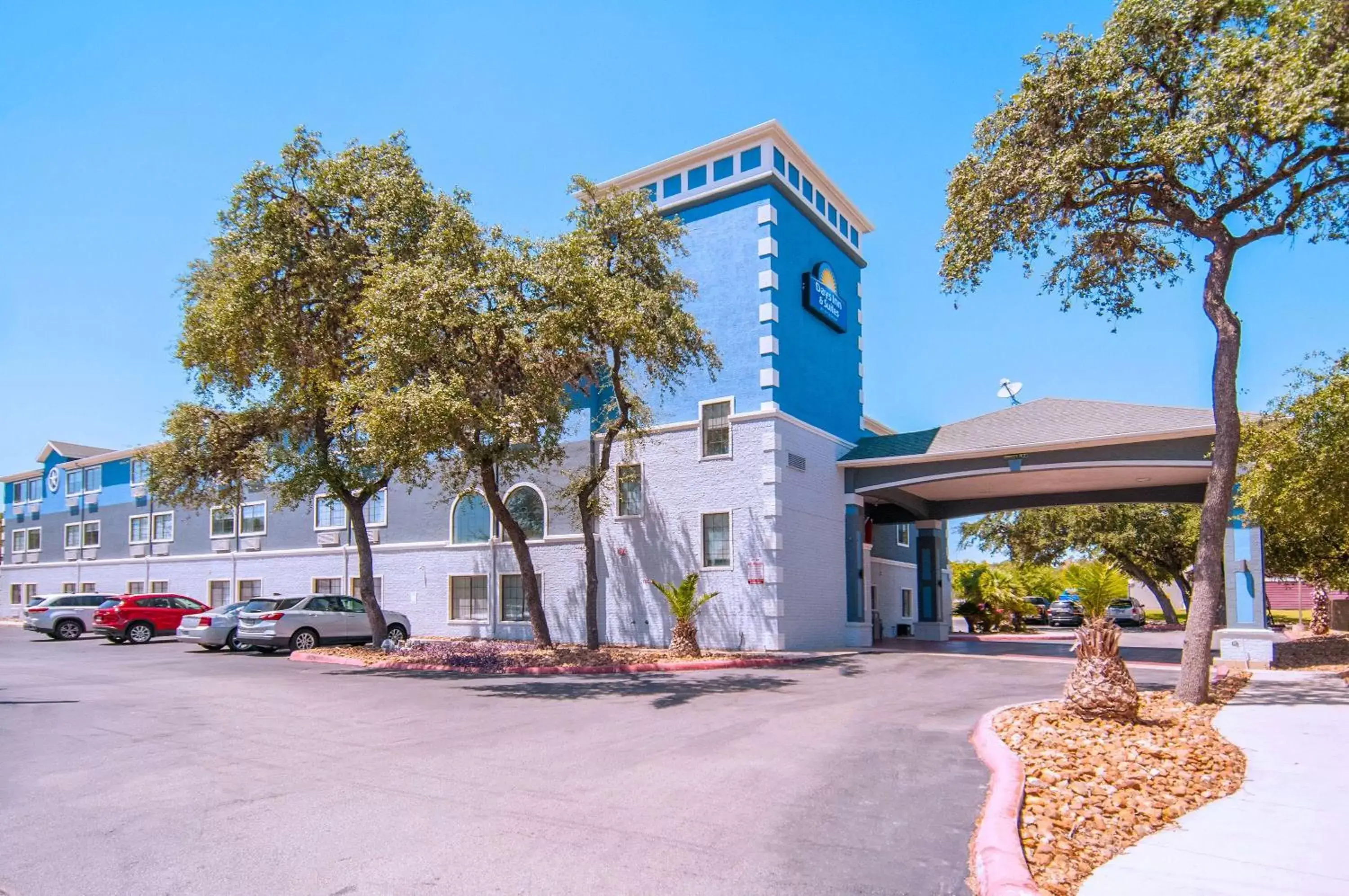 Property Building in Days Inn by Wyndham Suites San Antonio North/Stone Oak