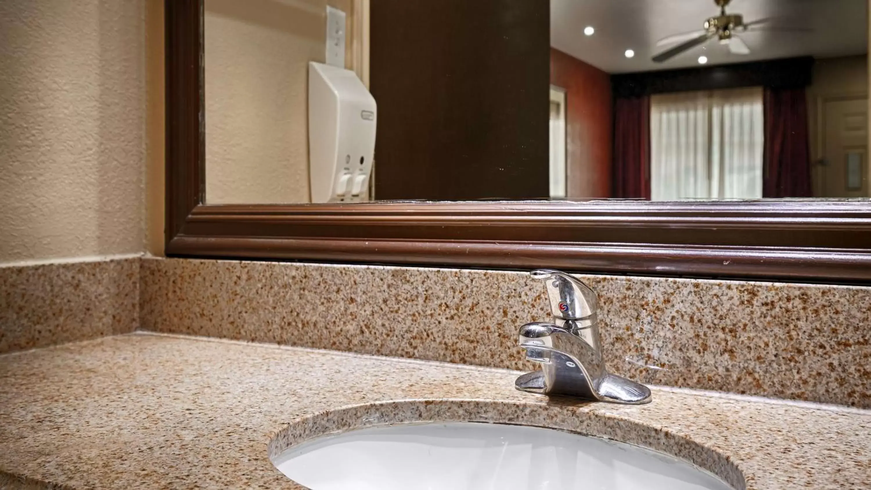 King Room - Smoking in Bestway Inn King Room - Smoking in Bestway Inn