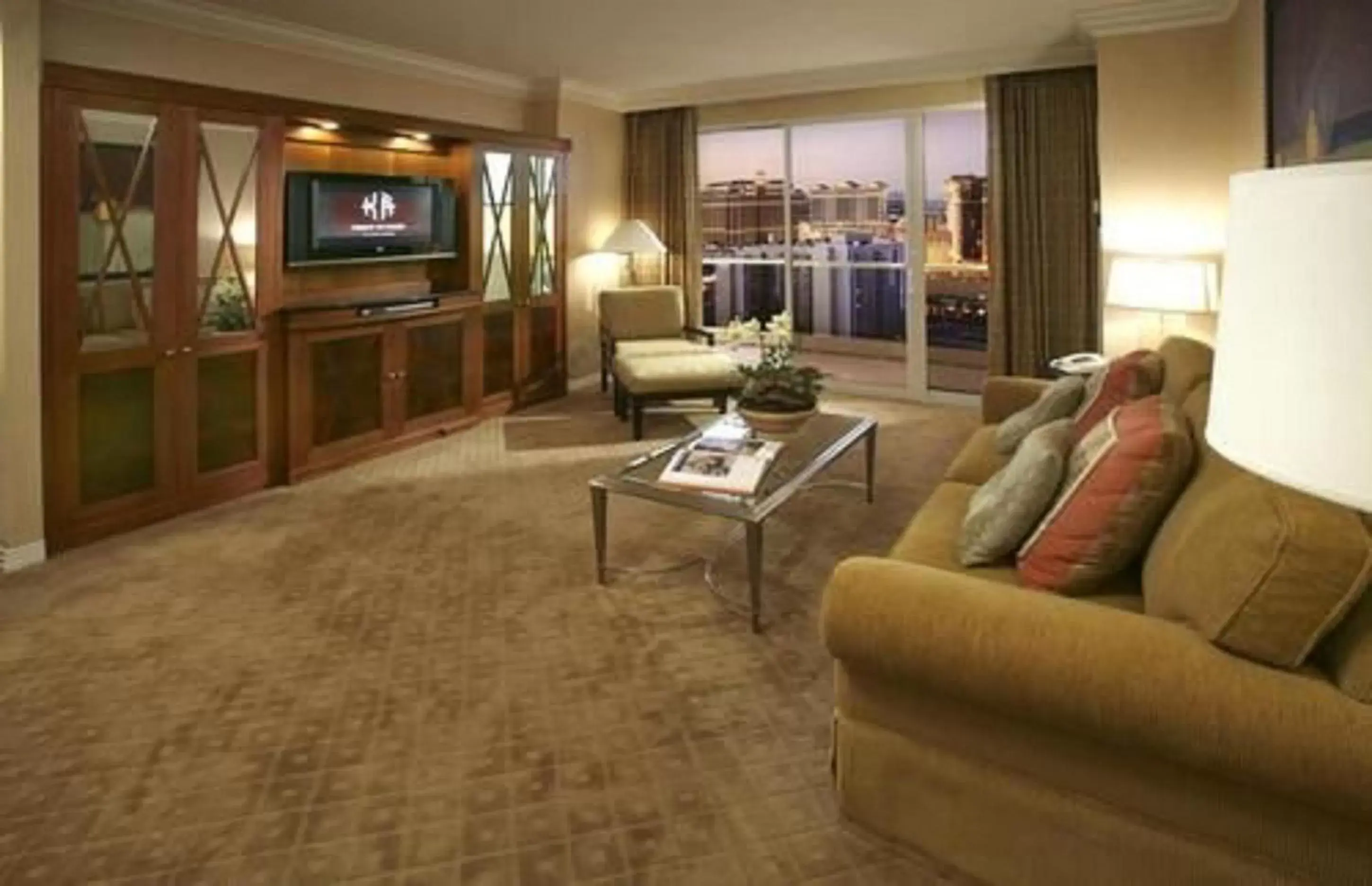 Photo of the whole room, Seating Area in The Signature at MGM Grand - All Suites
