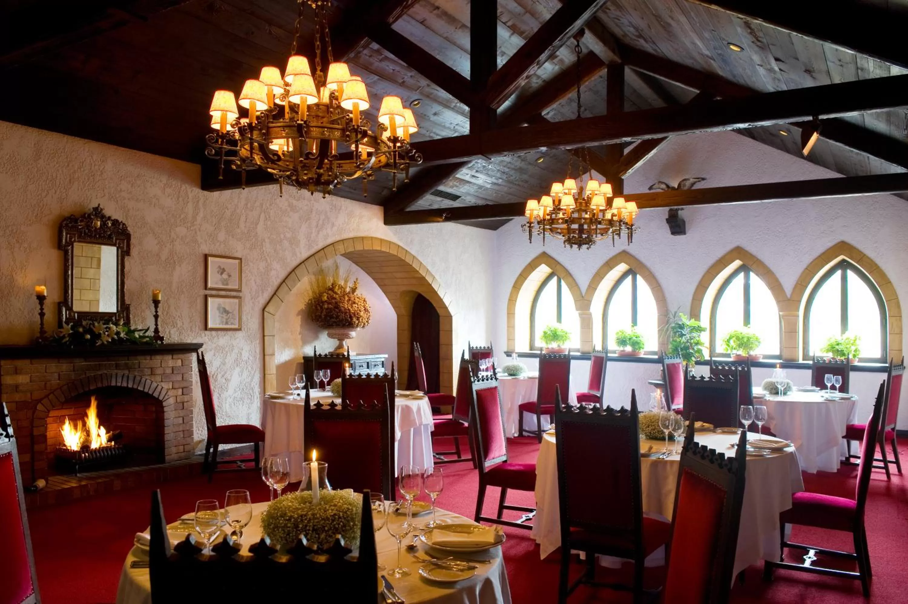 Restaurant/places to eat in Royal Olympic Hotel