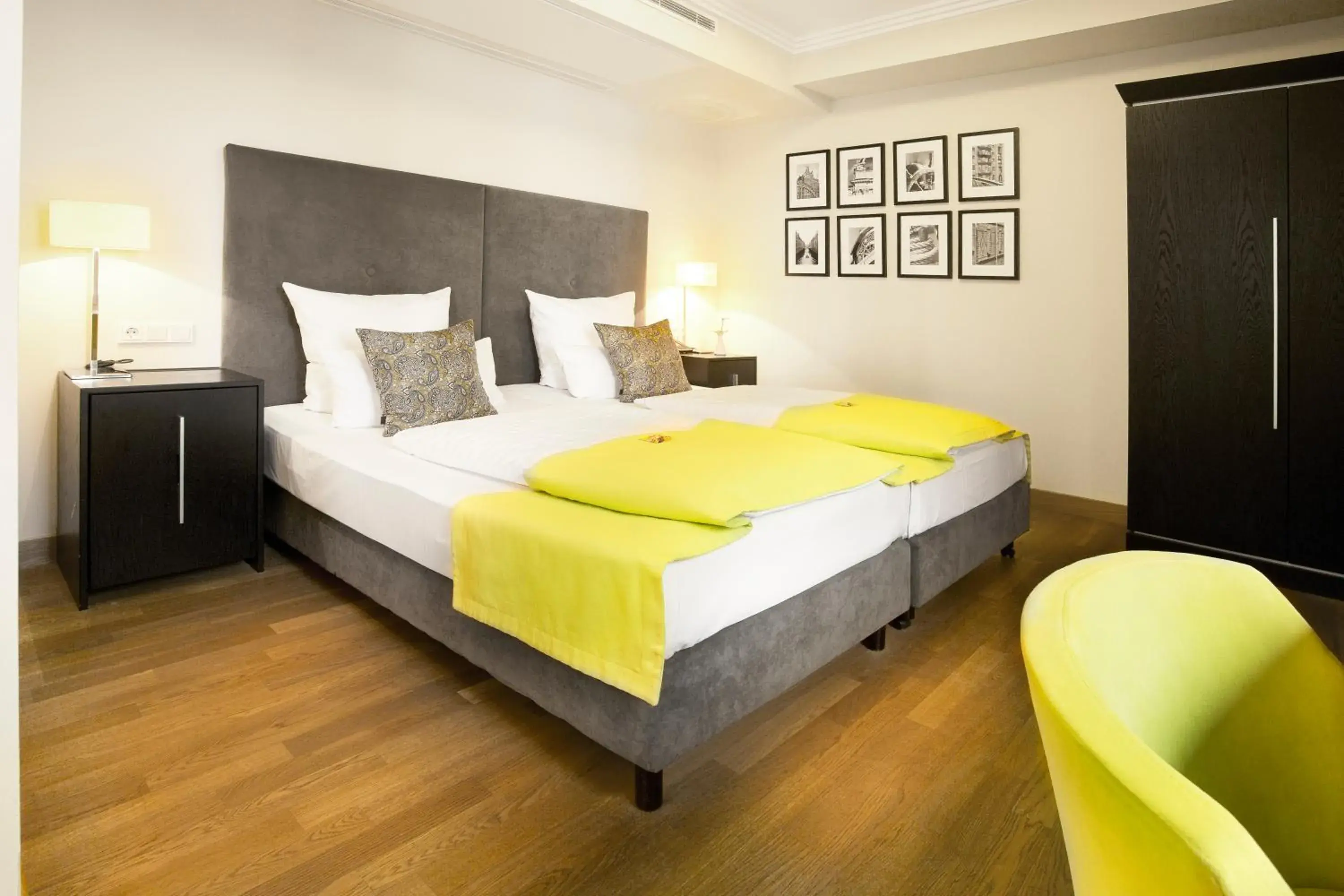 Bedroom, Bed in Hotel Hamburger Hof