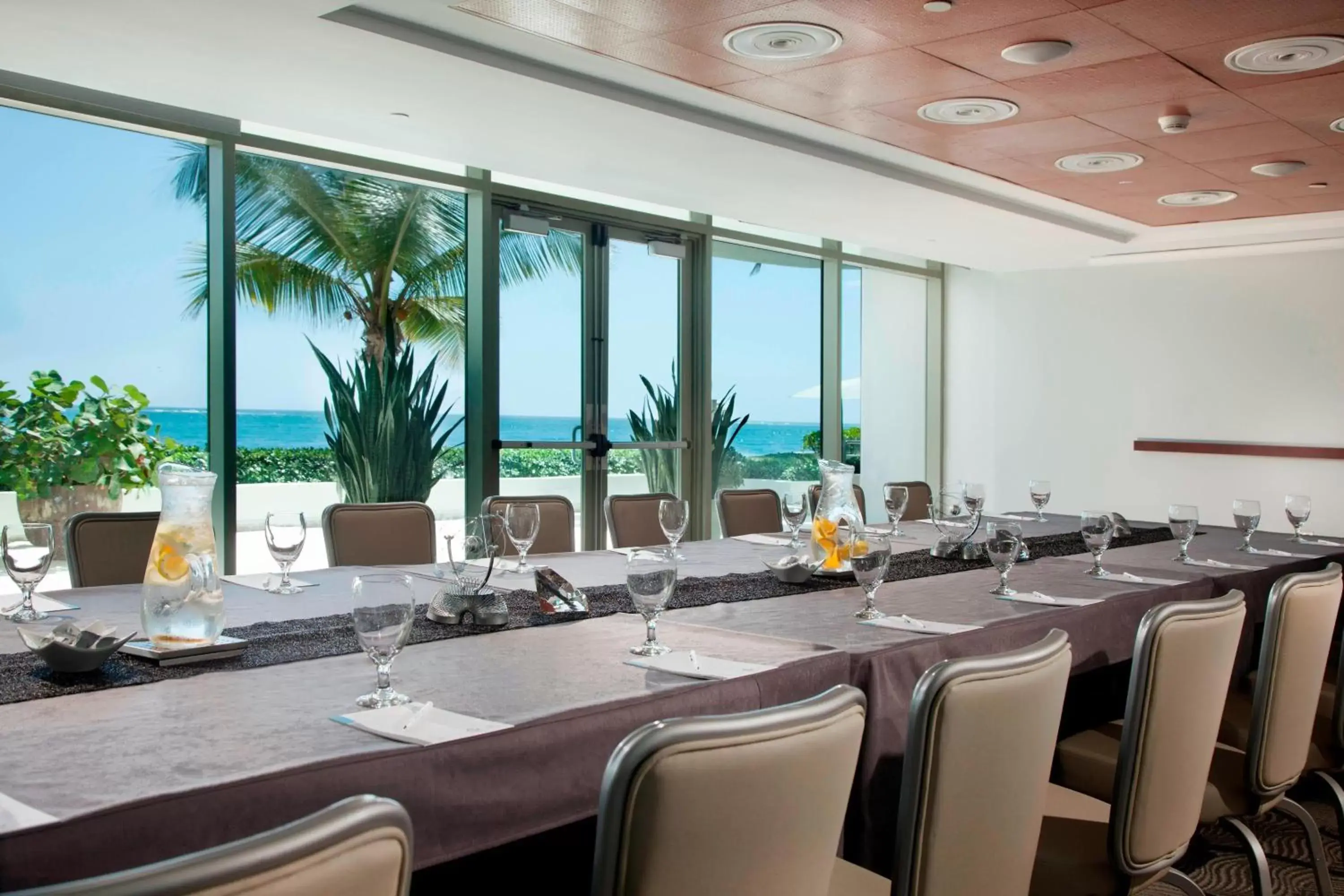 Meeting/conference room in La Concha Renaissance San Juan Resort