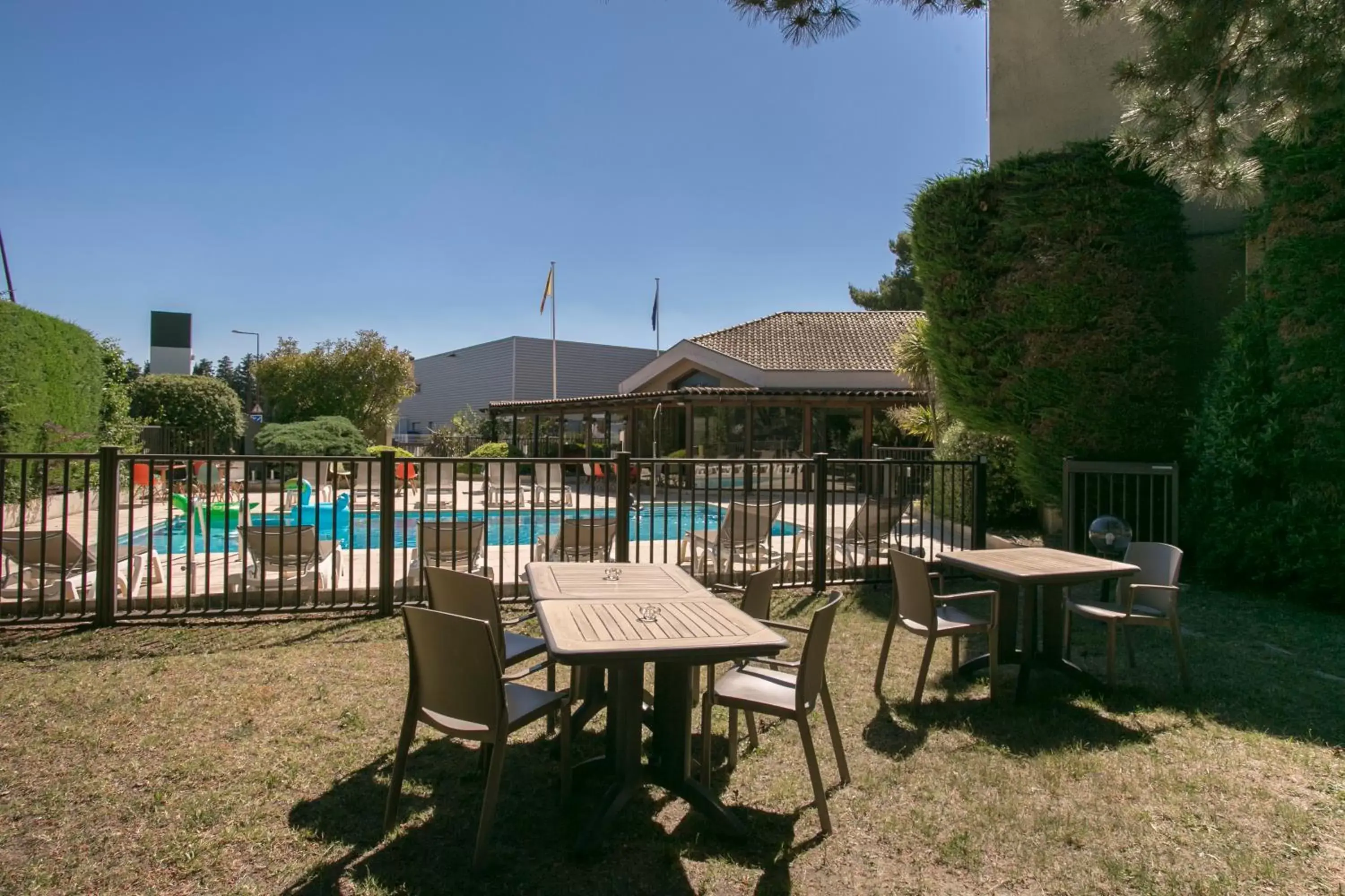 Patio in ibis Avignon Sud