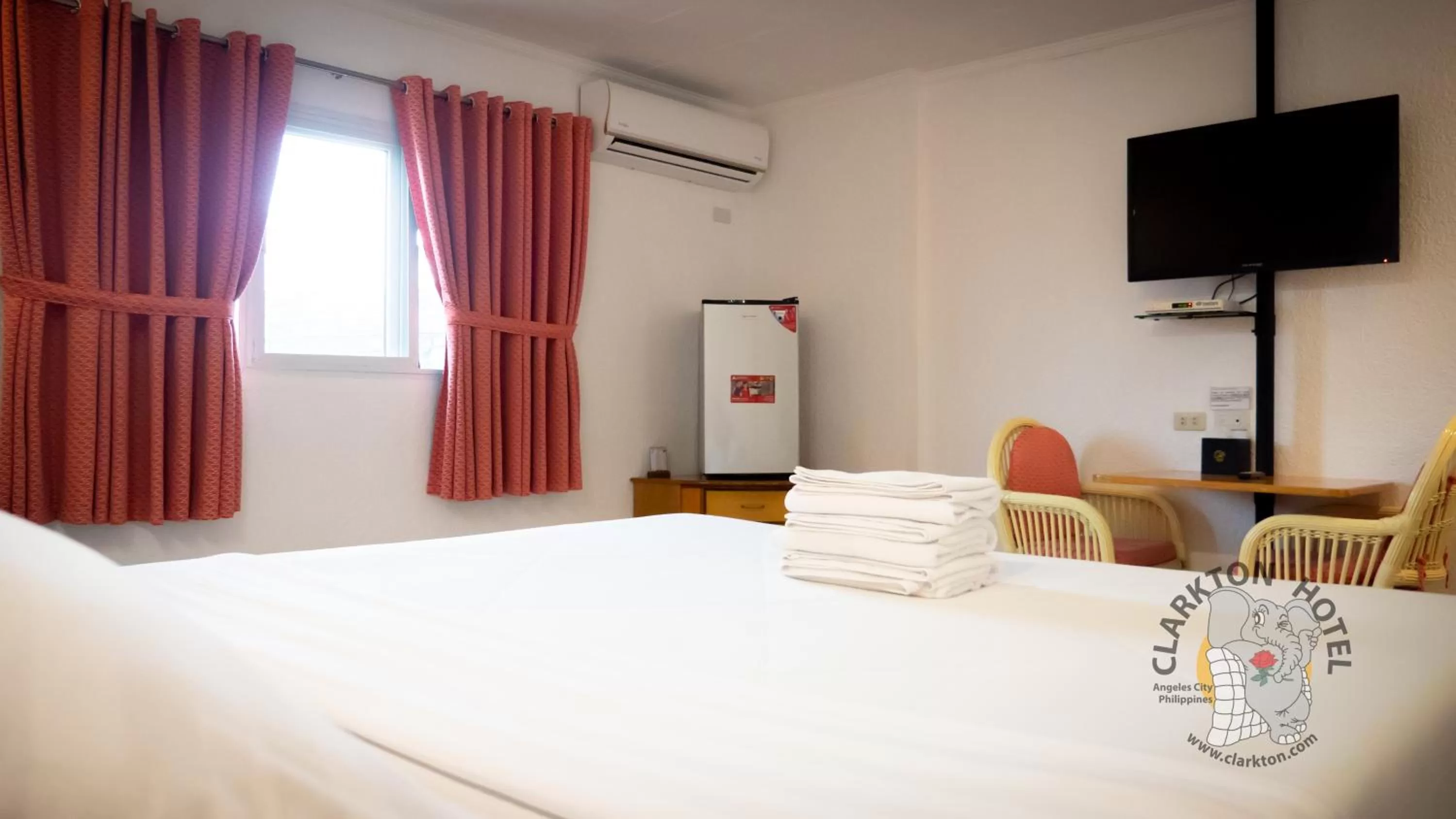 Bed in Clarkton Hotel Apartment