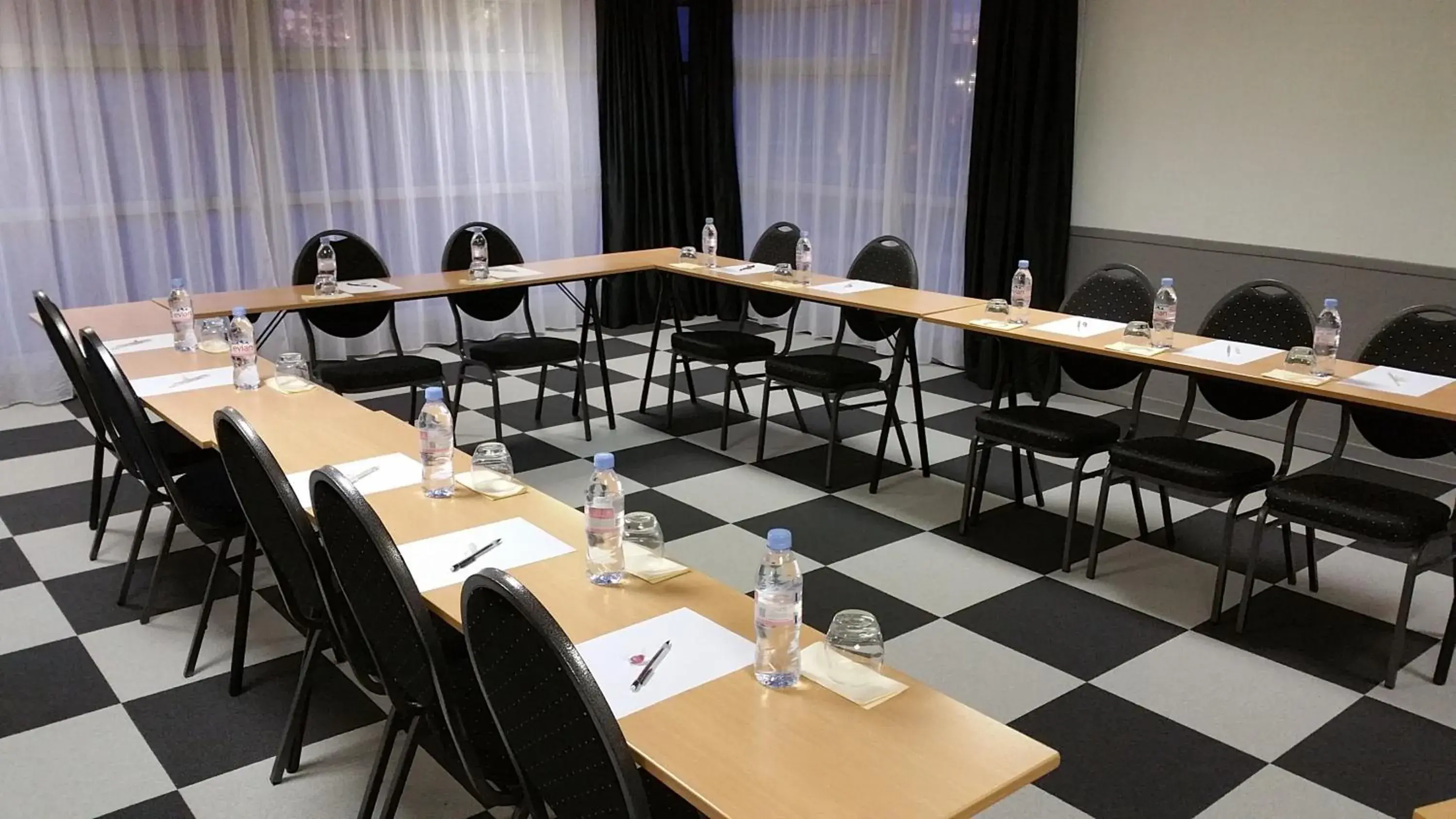 Meeting/conference room in Hotel Kyriad Tours St Pierre des Corps Gare