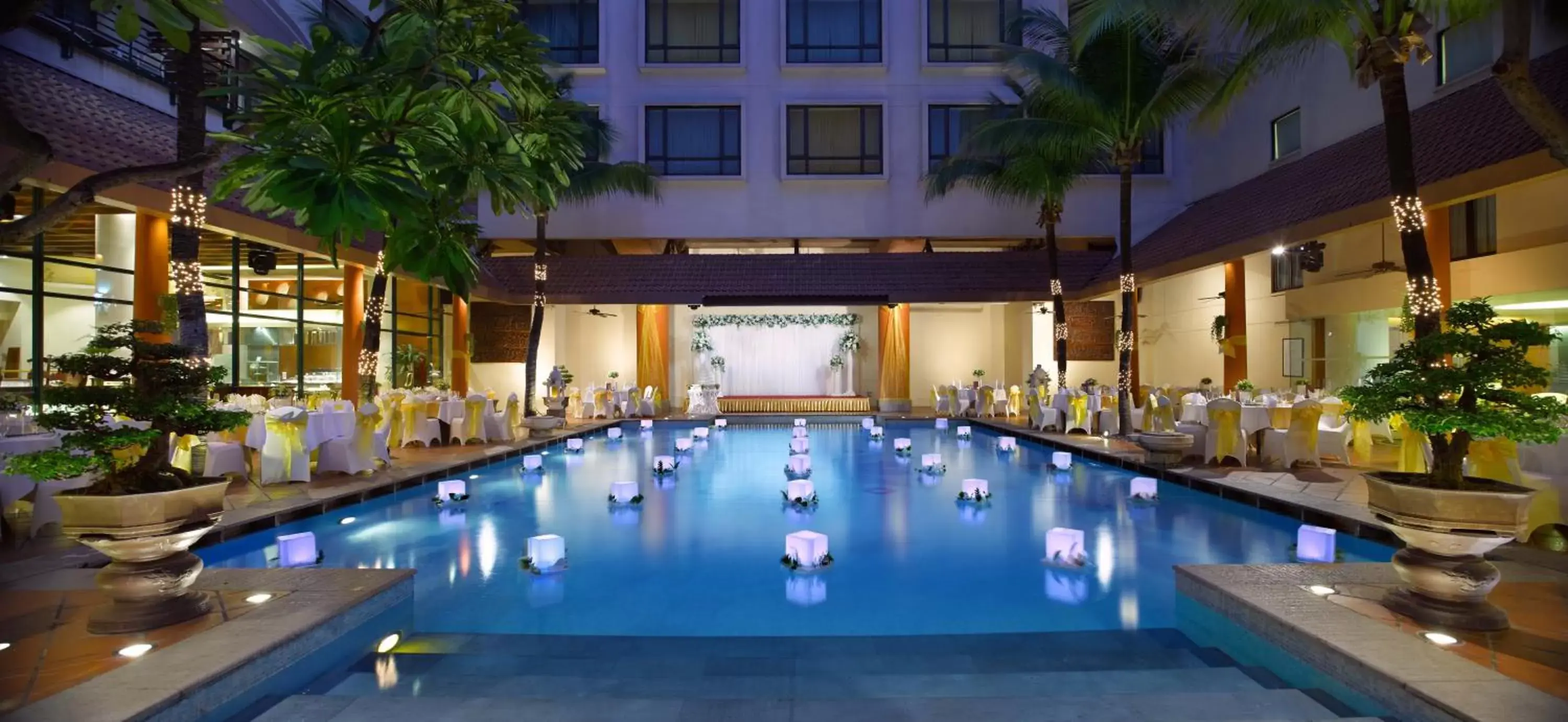 Banquet/Function facilities, Swimming Pool in PARKROYAL Saigon