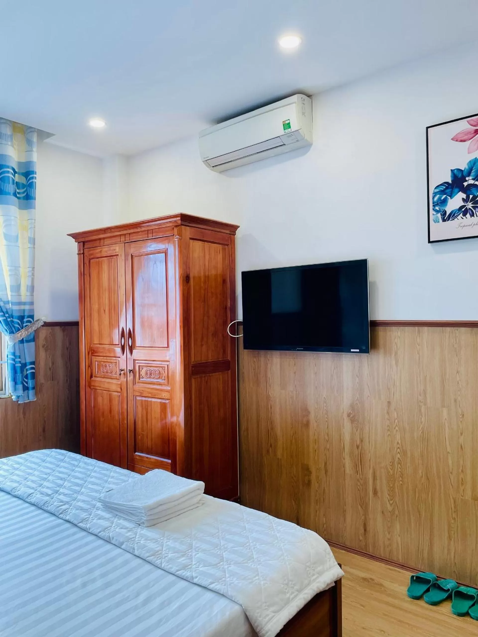 TV/Entertainment Center in Nhu Y Hotel