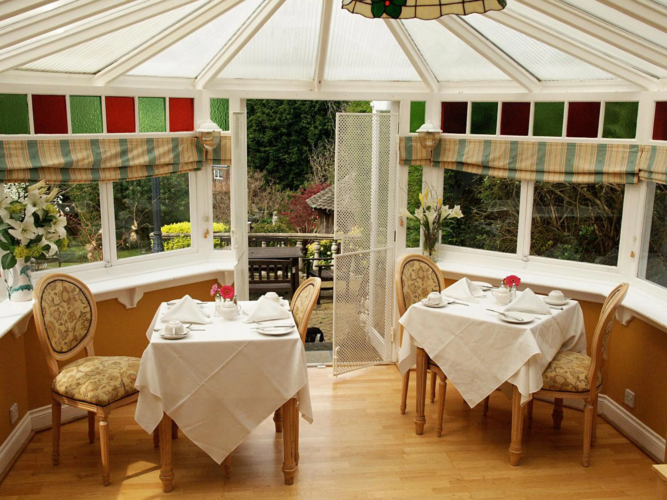 Restaurant/places to eat in Tower House 1066