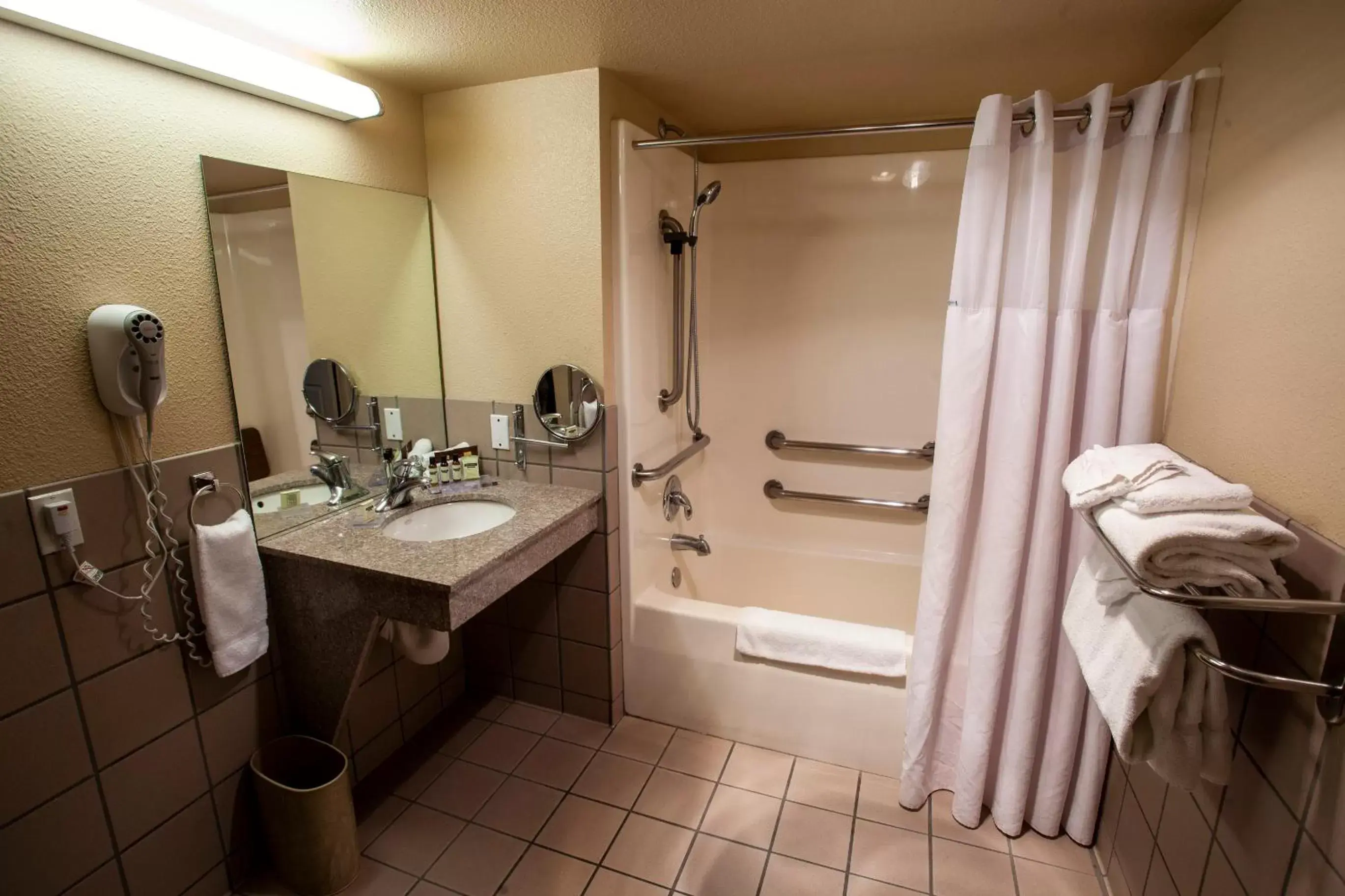 Bathroom in Hawthorn Suites by Wyndham Napa Valley