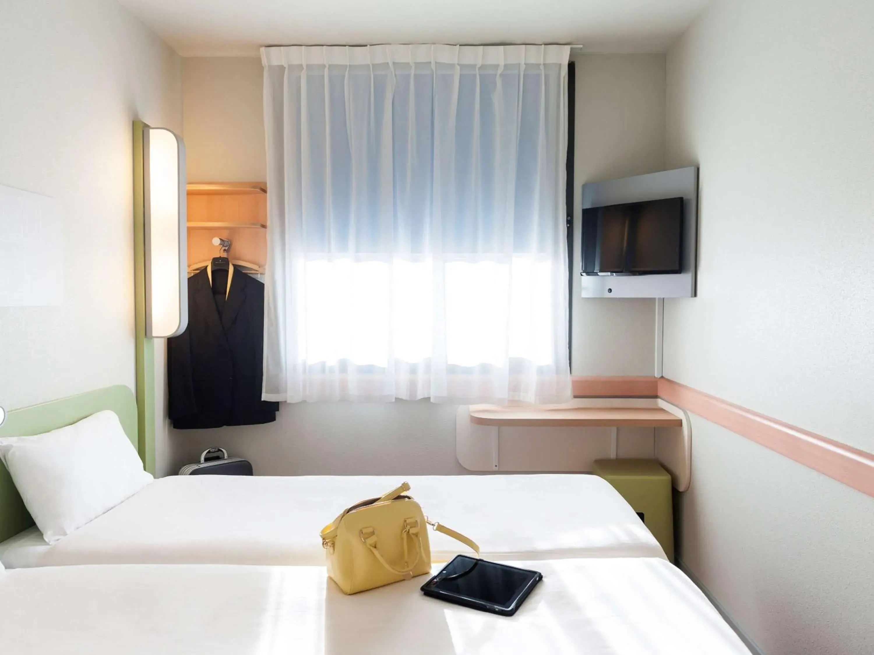 Photo of the whole room, Bed in Ibis Budget Madrid Calle 30