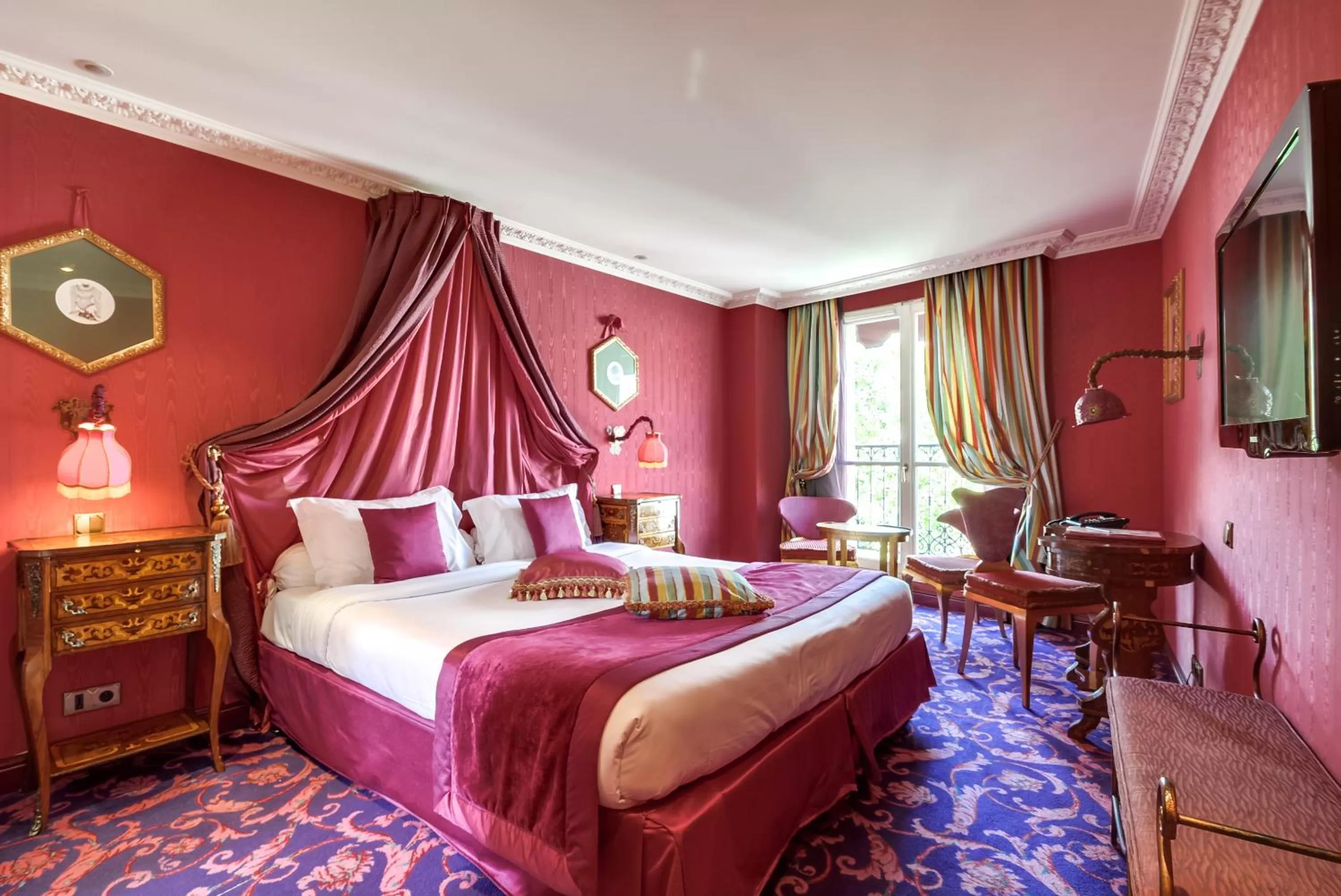 Photo of the whole room, Bed in La Villa Royale