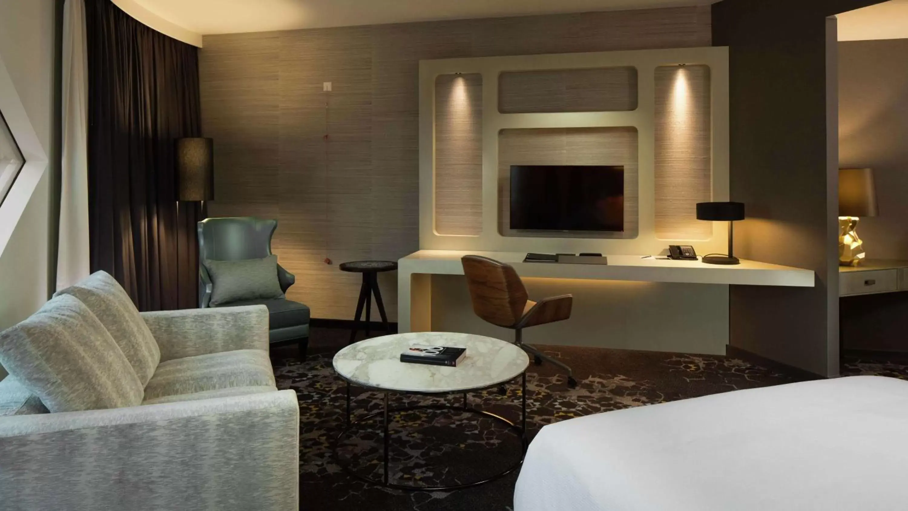 Bedroom, Seating Area in Hilton Amsterdam Airport Schiphol