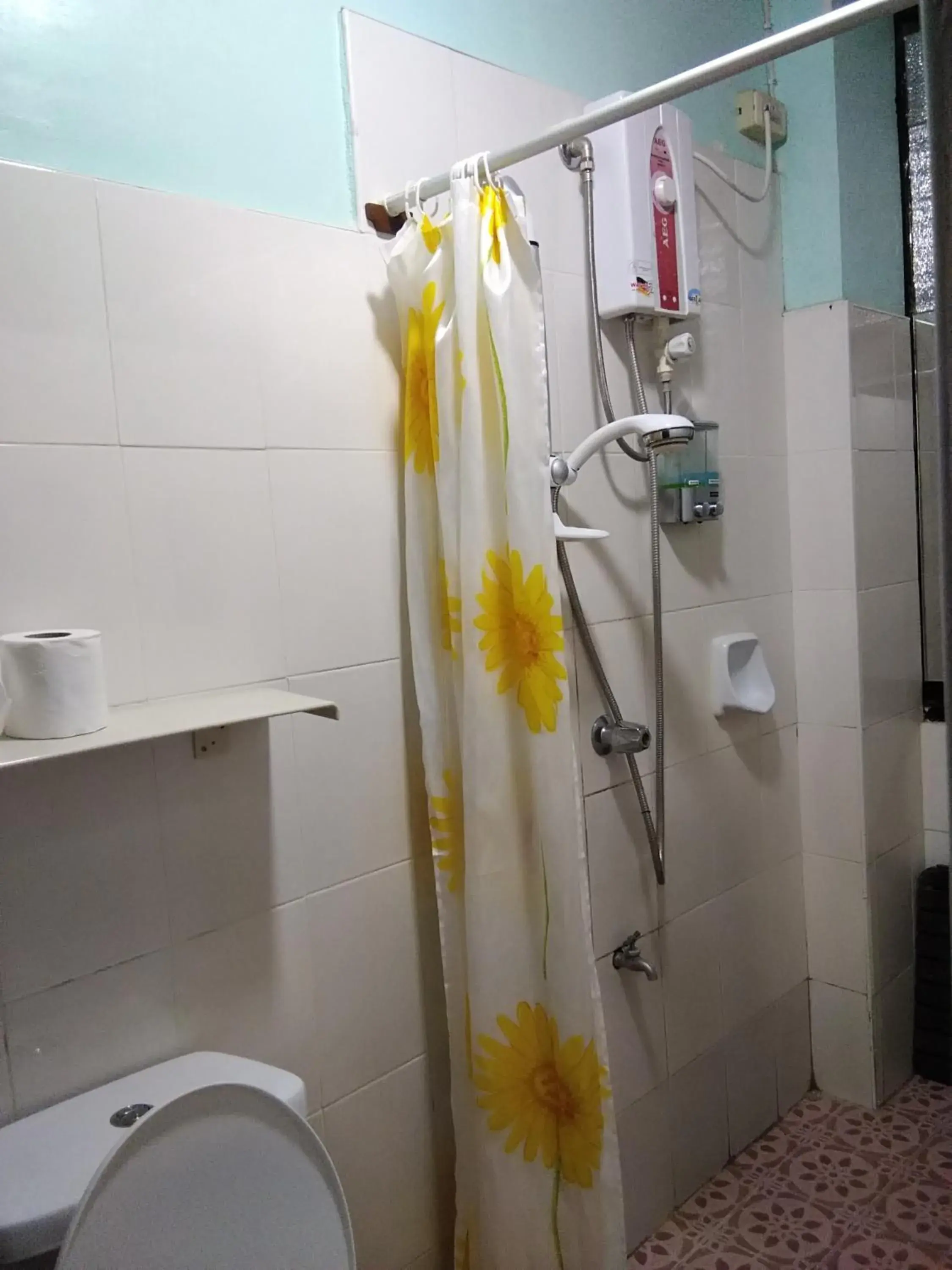 Shower, Bathroom in Citadel Bed And Breakfast